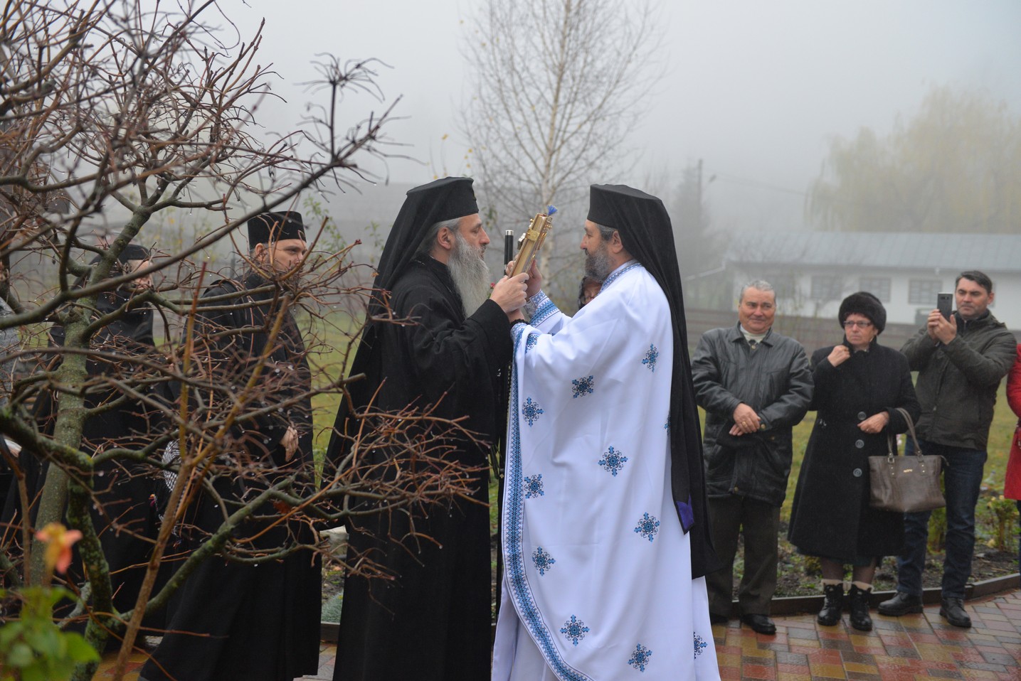 Slujbă arhierească la hramul mănăstirii nemțene Peștera