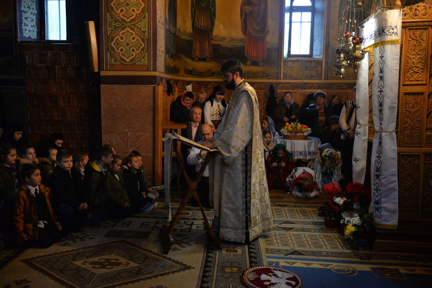 Slujbă arhierească la hramul mănăstirii nemțene Peștera