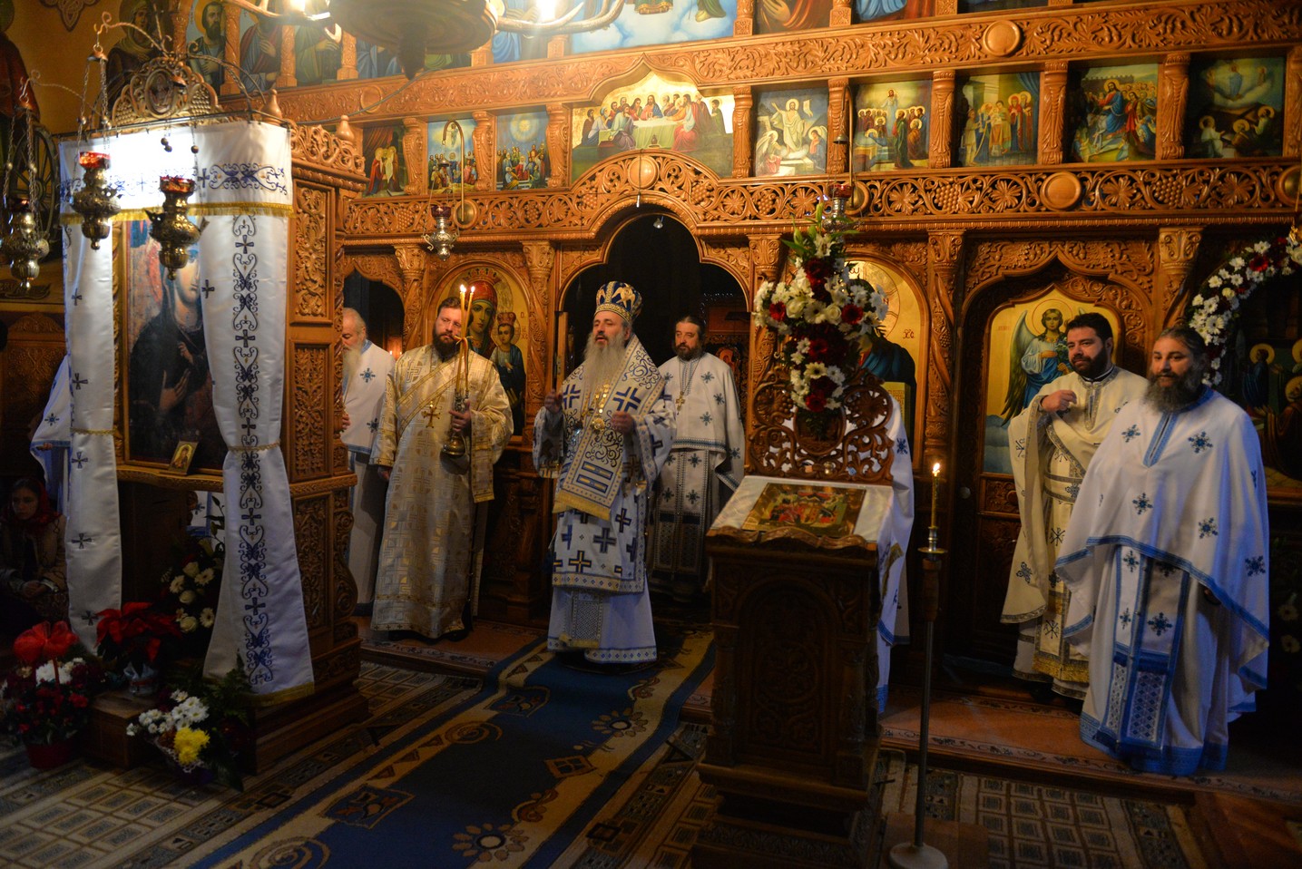 Slujbă arhierească la hramul mănăstirii nemțene Peștera