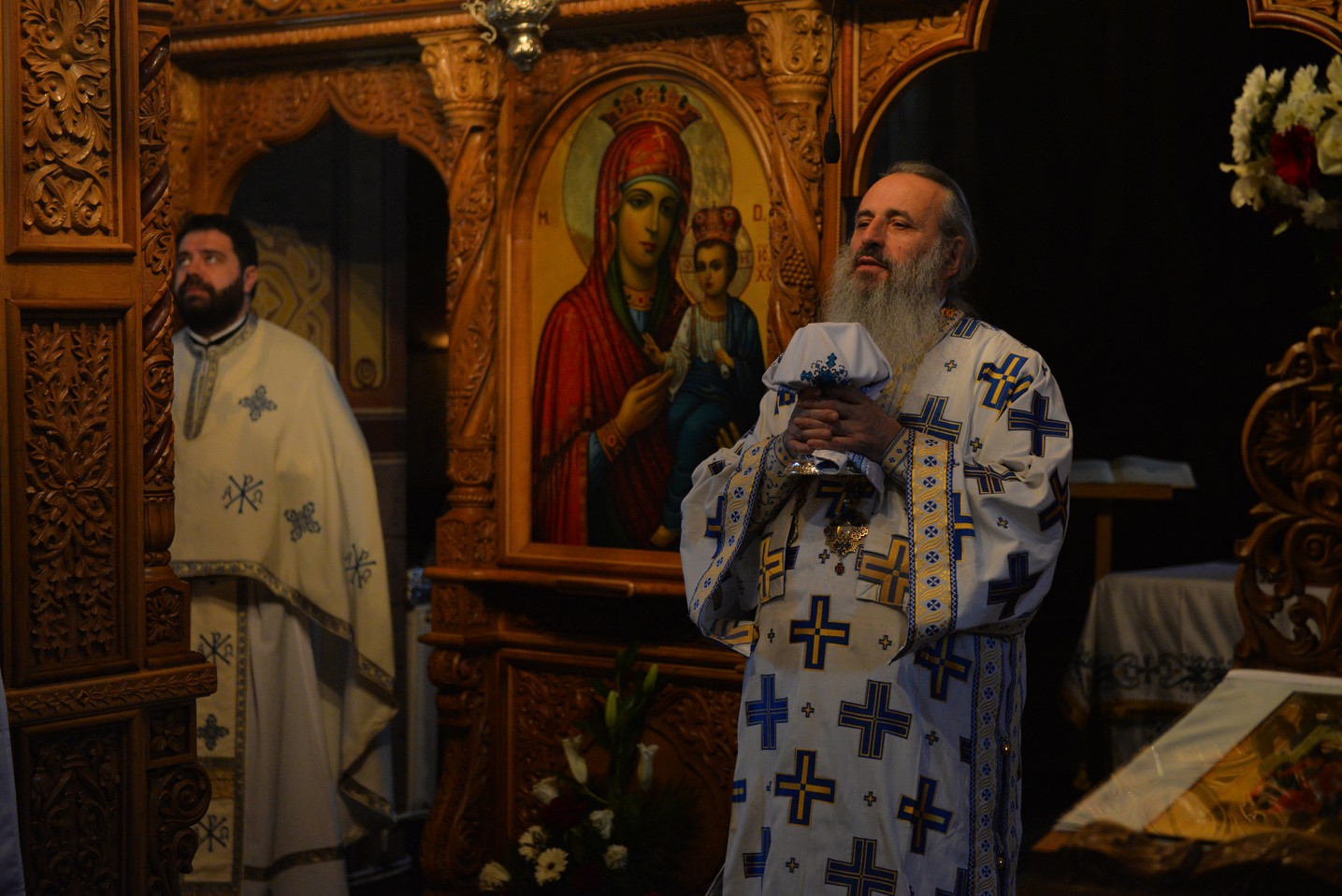 Slujbă arhierească la hramul mănăstirii nemțene Peștera