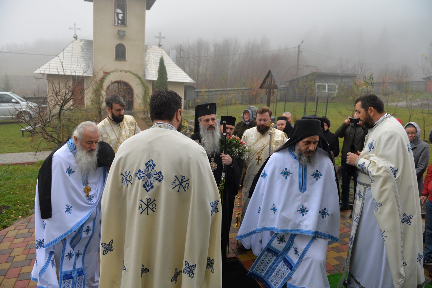 Slujbă arhierească la hramul mănăstirii nemțene Peștera