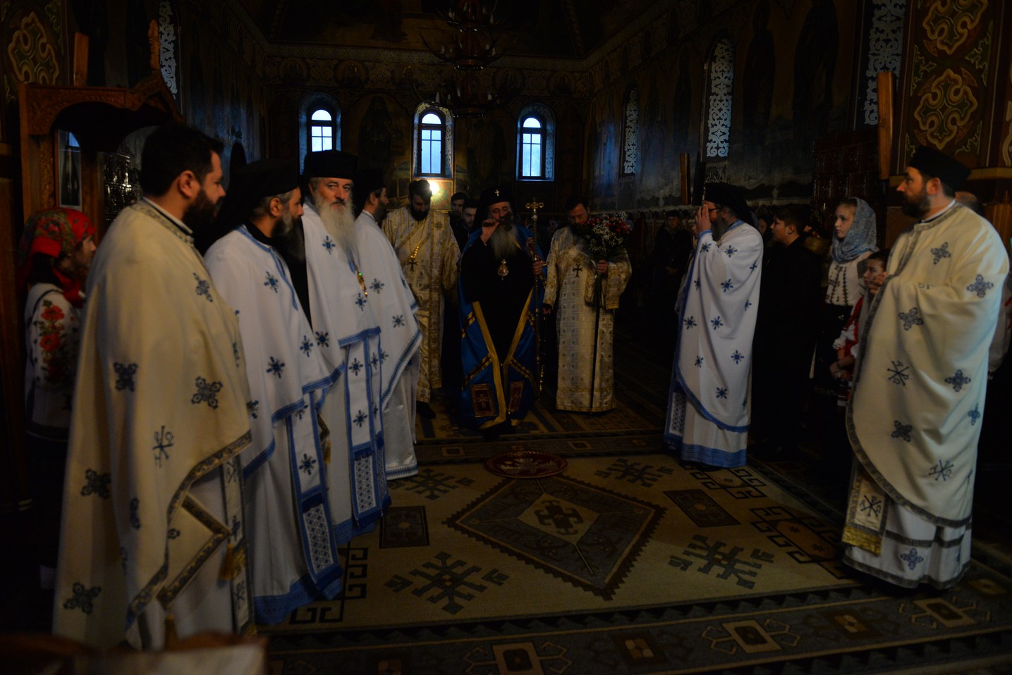 Slujbă arhierească la hramul mănăstirii nemțene Peștera