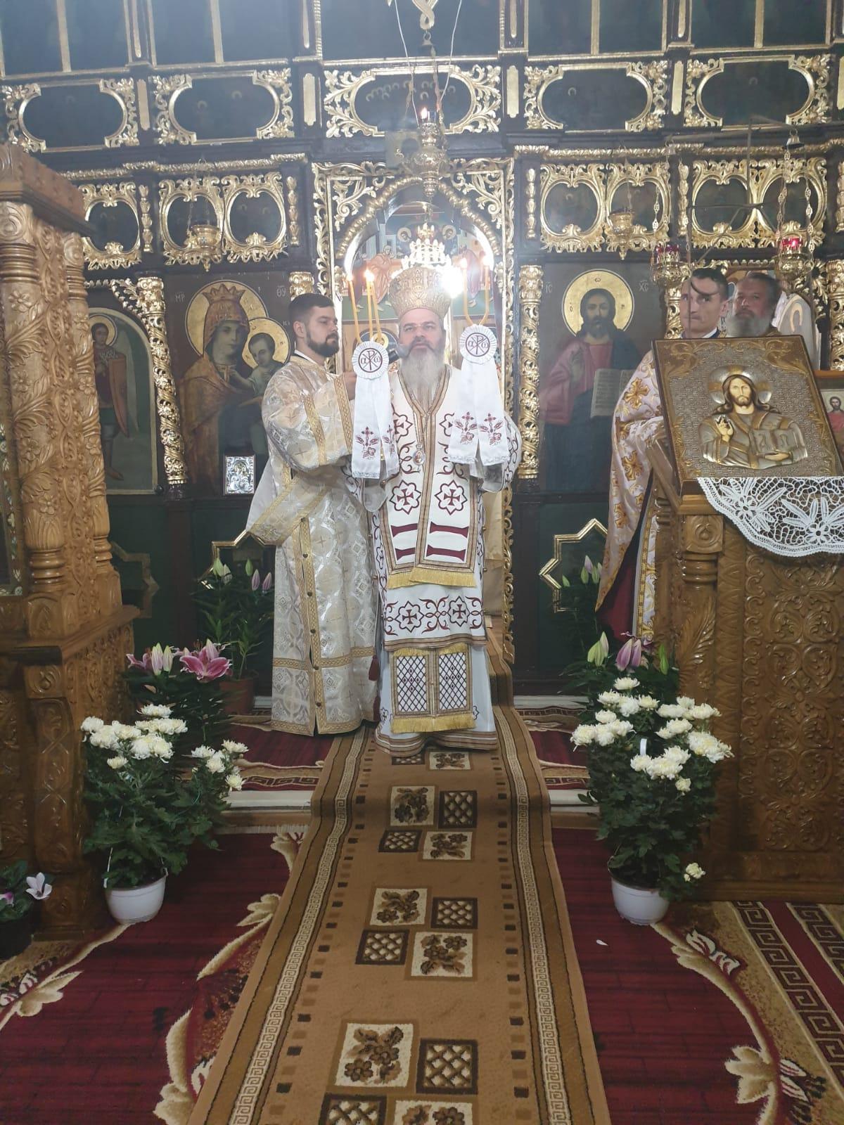 Slujbe arhiereşti ale Preasfinţitului Părinte Ignatie