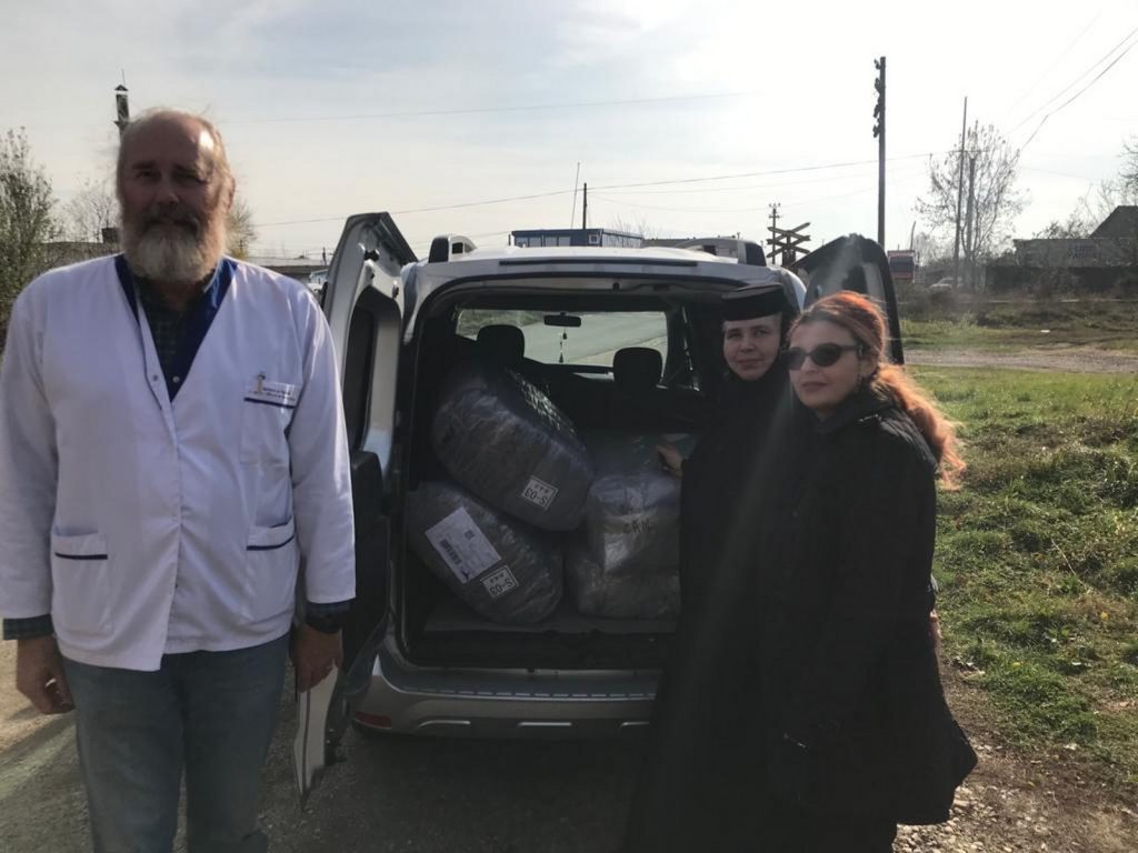 Dar în prag de iarnă: IPS Ioan al Banatului le-a dăruit o masă caldă și haine groase pacienților din două spitale de psihiatrie Dar în prag de iarnă: IPS Ioan al Banatului le-a dăruit o masă caldă și haine groase pacienților din două spitale de psihiatrie