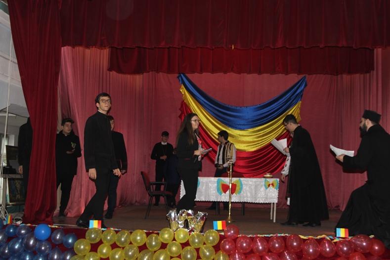 Piesă de teatru dedicată Marii Uniri la Liceul ''Episcop Melchisedec'' din Roman Piesă de teatru dedicată Marii Uniri la Liceul ''Episcop Melchisedec'' din Roman