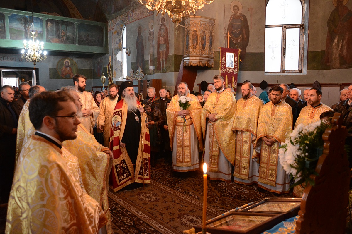 Foto: Flavius Popa IPS Mitropolit Teofan, la Draxini-Botoșani: „Minunea cea mai mare o găsiți cuprinsă în taina Sfintei Scripturi”