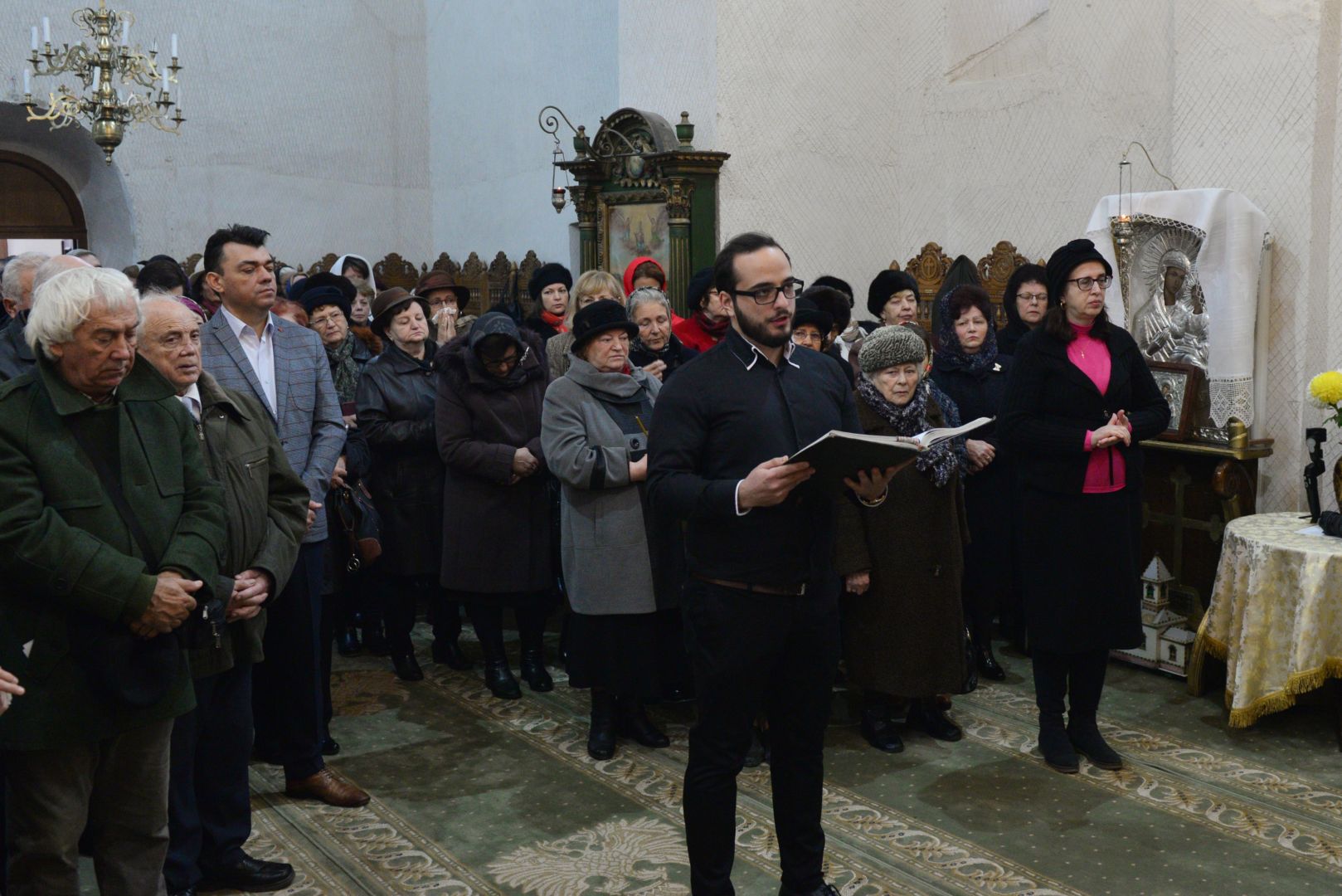 foto: Lucian Ducan Părintele Mitropolit Teofan a slujit la Parohia Nicoriță din Iași: „Să vă îmbrăcați în veșmântul dragostei, veșmântul desăvârșirii!”