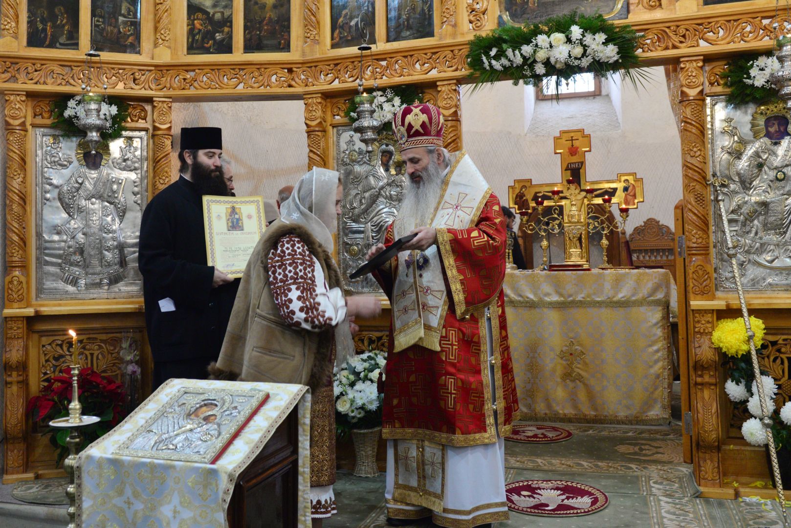 foto: Lucian Ducan Părintele Mitropolit Teofan a slujit la Parohia Nicoriță din Iași: „Să vă îmbrăcați în veșmântul dragostei, veșmântul desăvârșirii!”
