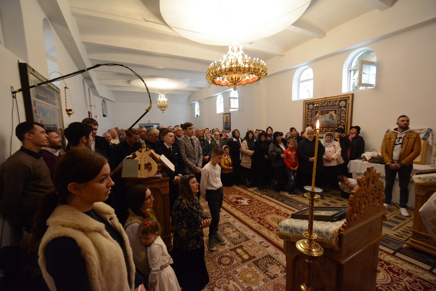 Foto: Flavius Popa Liturghie arhierească în locașul de cult amenajat într-o fostă centrală termică