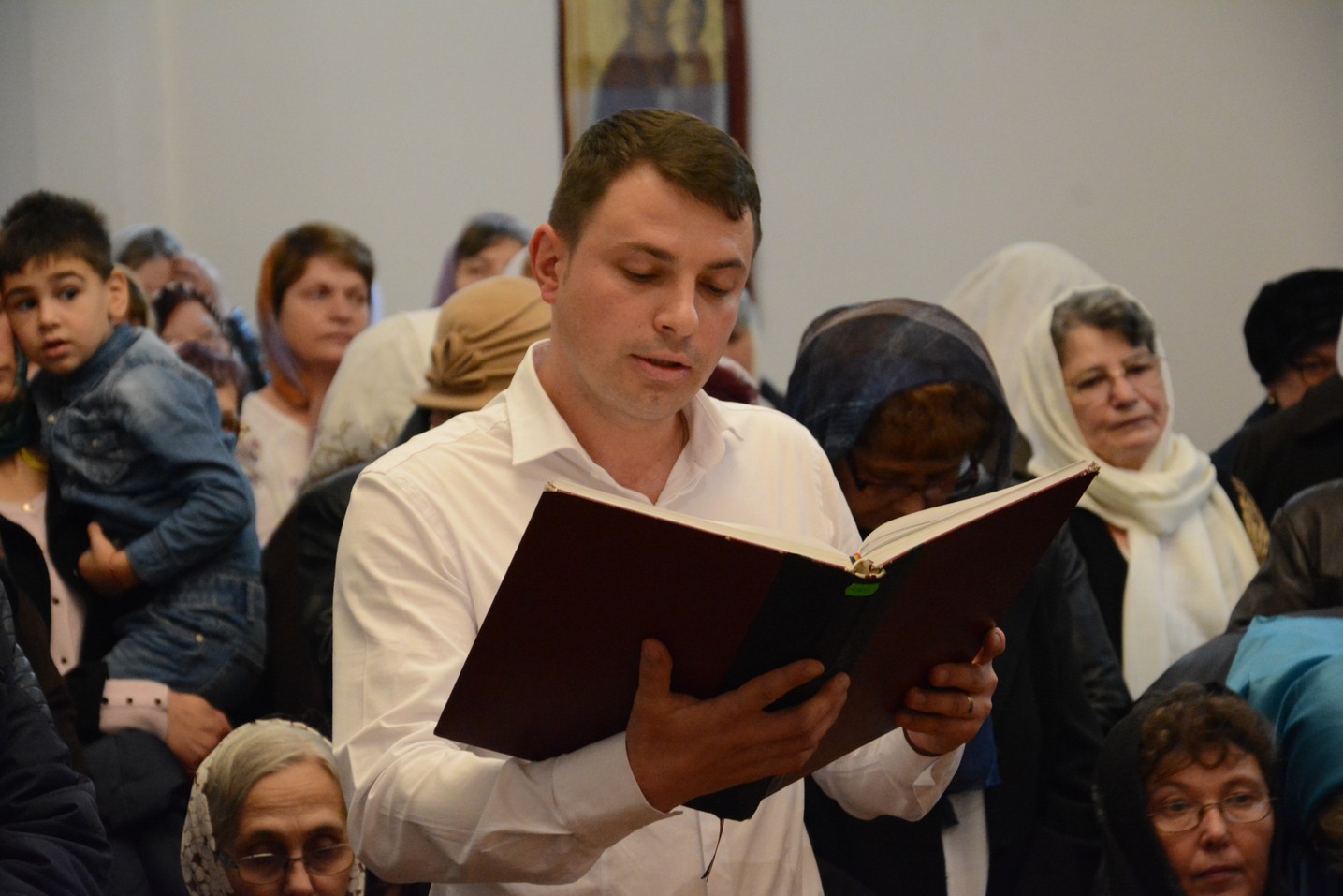 Foto: Flavius Popa Liturghie arhierească în locașul de cult amenajat într-o fostă centrală termică