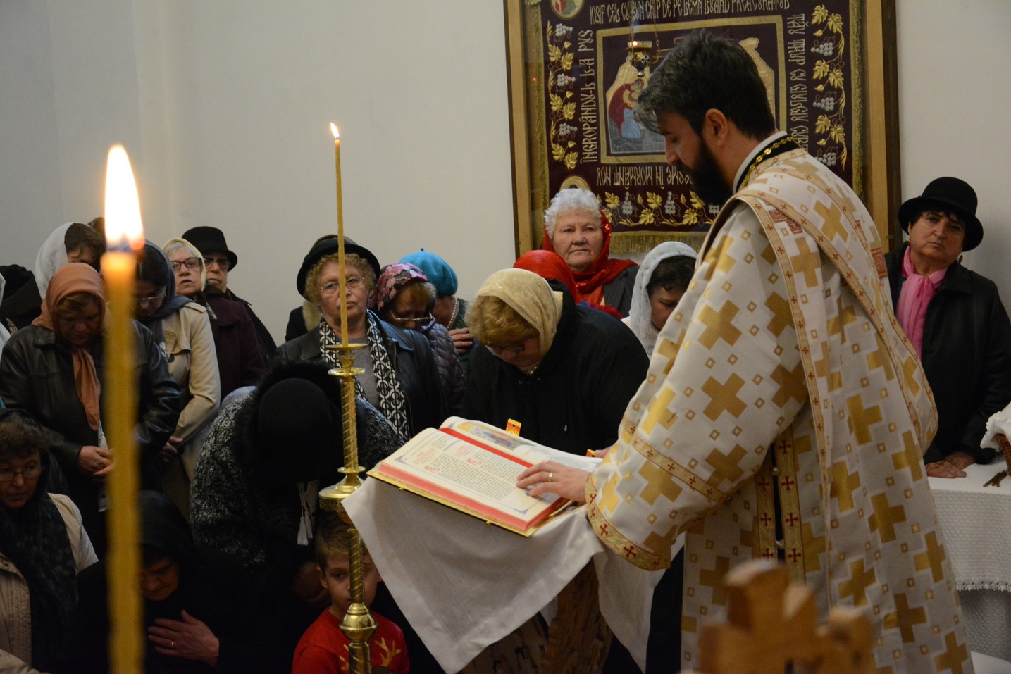 Foto: Flavius Popa Liturghie arhierească în locașul de cult amenajat într-o fostă centrală termică