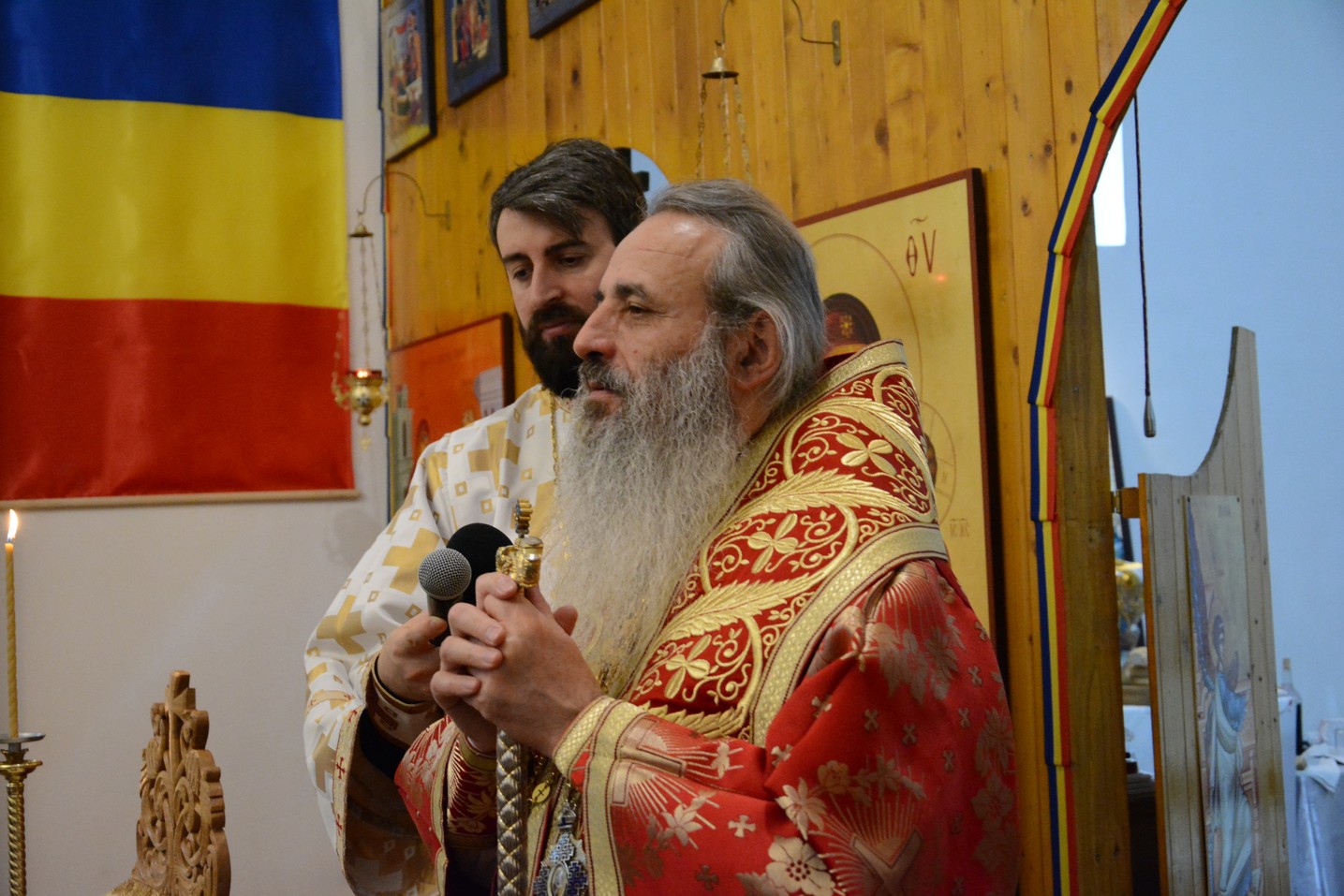 Foto: Flavius Popa Liturghie arhierească în locașul de cult amenajat într-o fostă centrală termică
