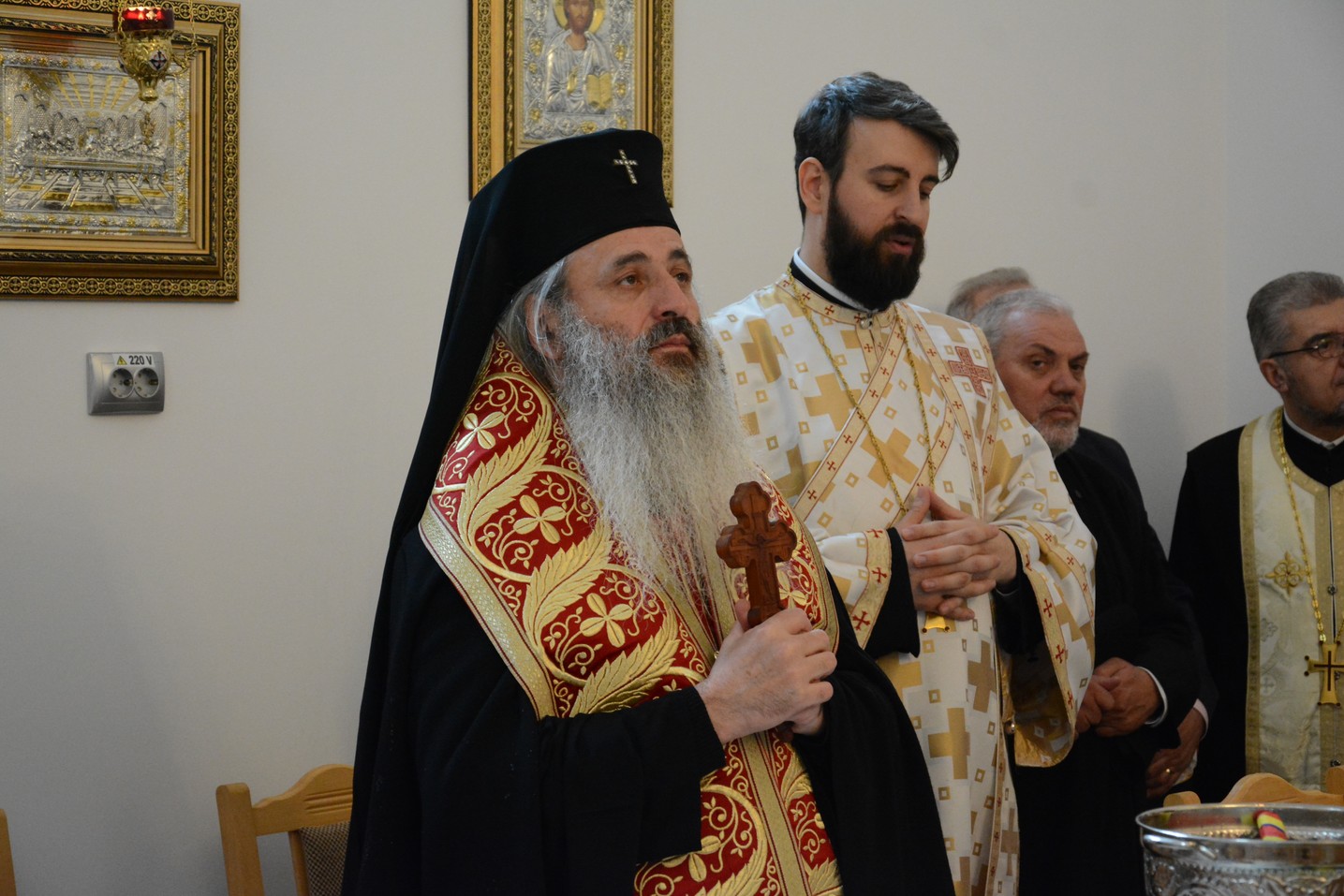 Foto: Flavius Popa Liturghie arhierească în locașul de cult amenajat într-o fostă centrală termică