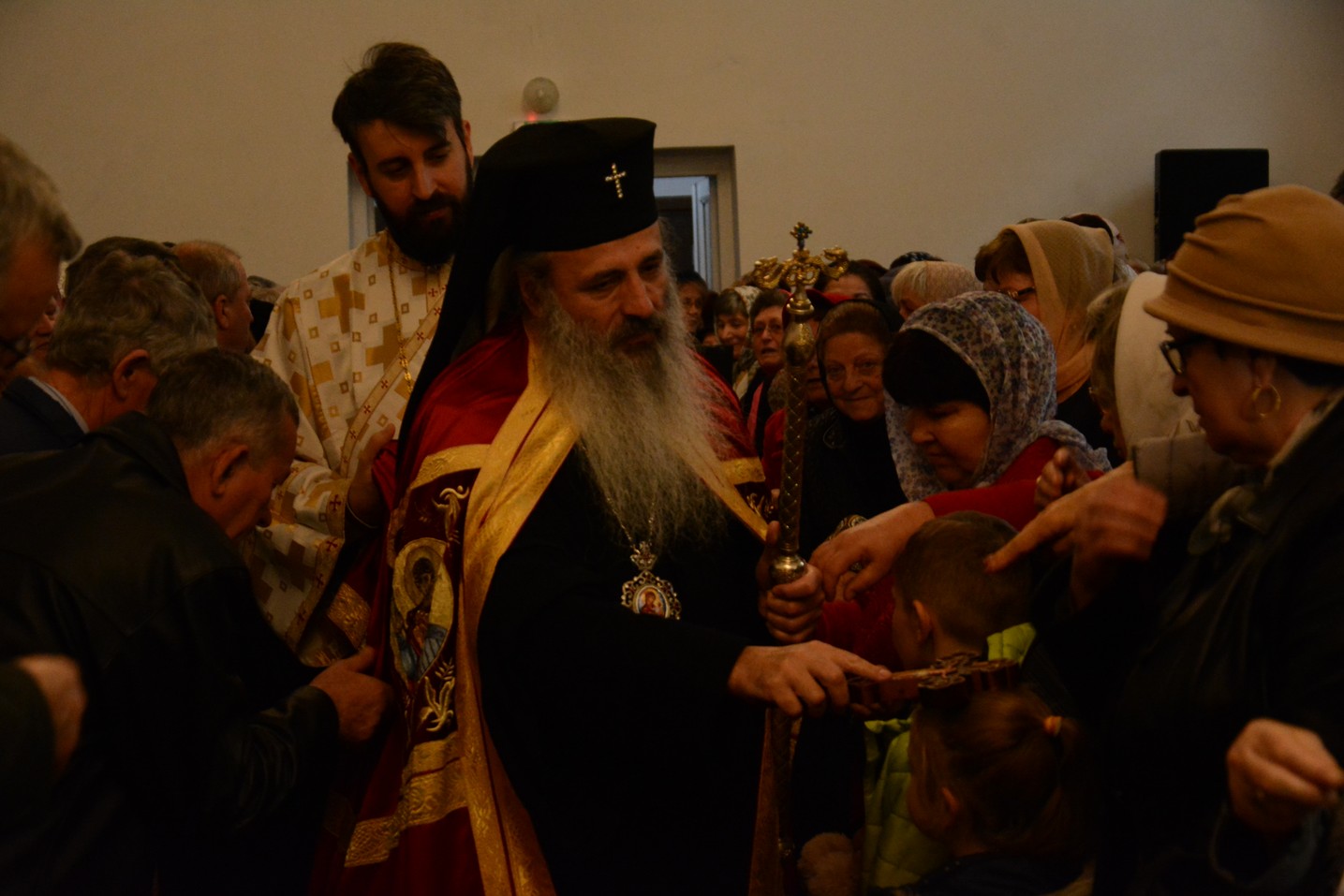 Foto: Flavius Popa Liturghie arhierească în locașul de cult amenajat într-o fostă centrală termică