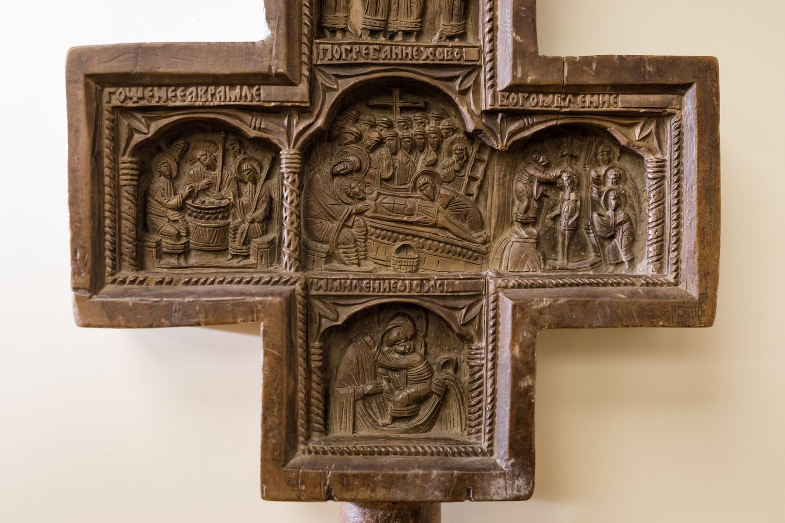 Foto: Oana Nechifor Exponatul lunii noiembrie: Cruce de procesiune