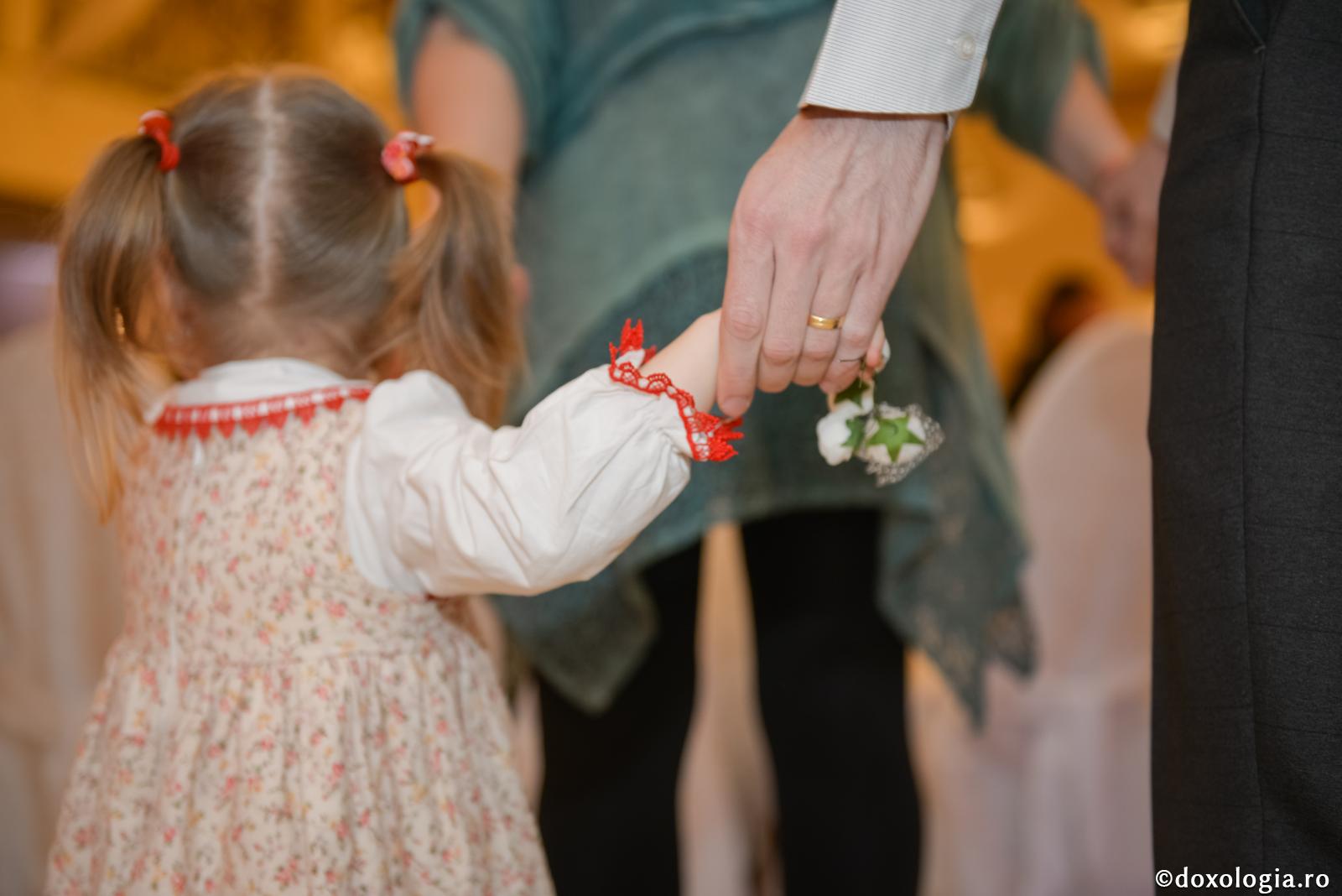 Te-am pus peste copil ca învăţător, povăţuitor, purtător de grijă şi căpetenie