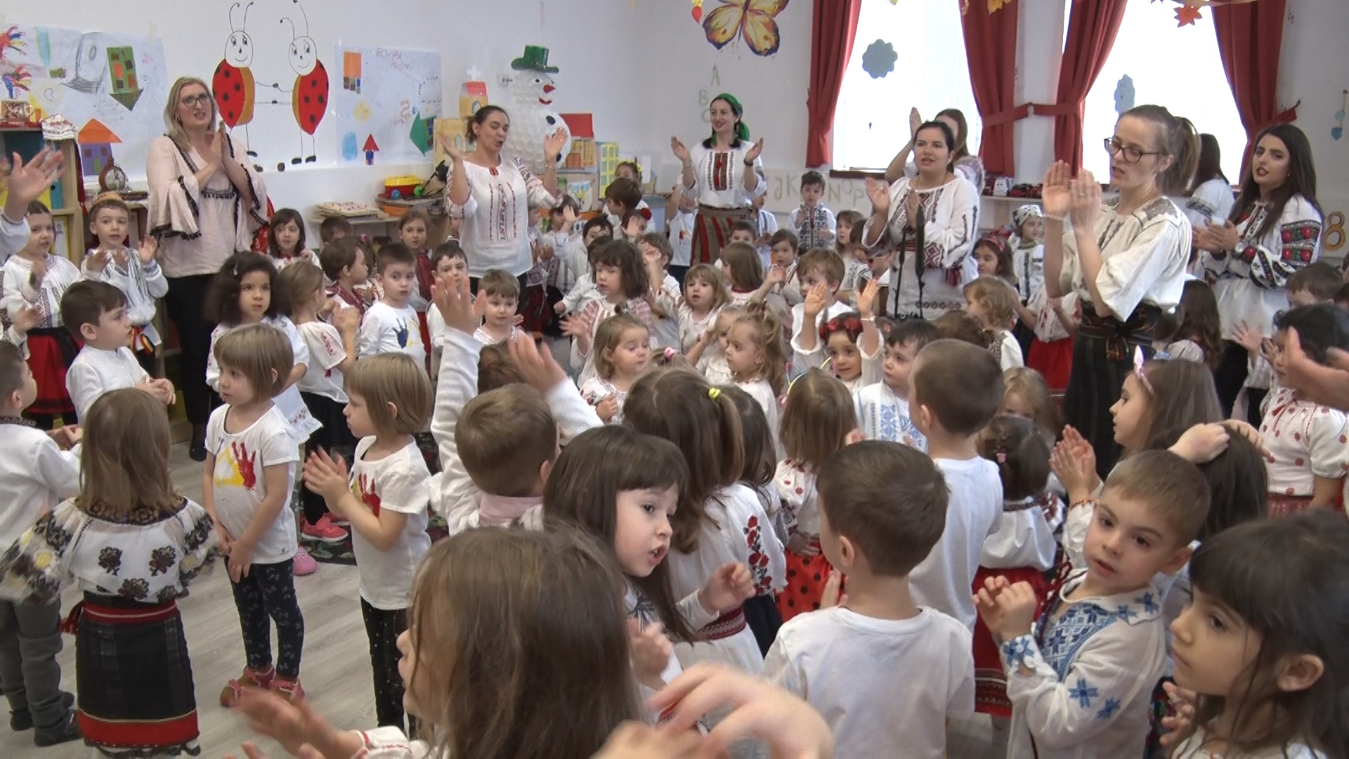 (Video) „Săptămâna Românească” la Grădinița „Varlaam Mitropolitul”