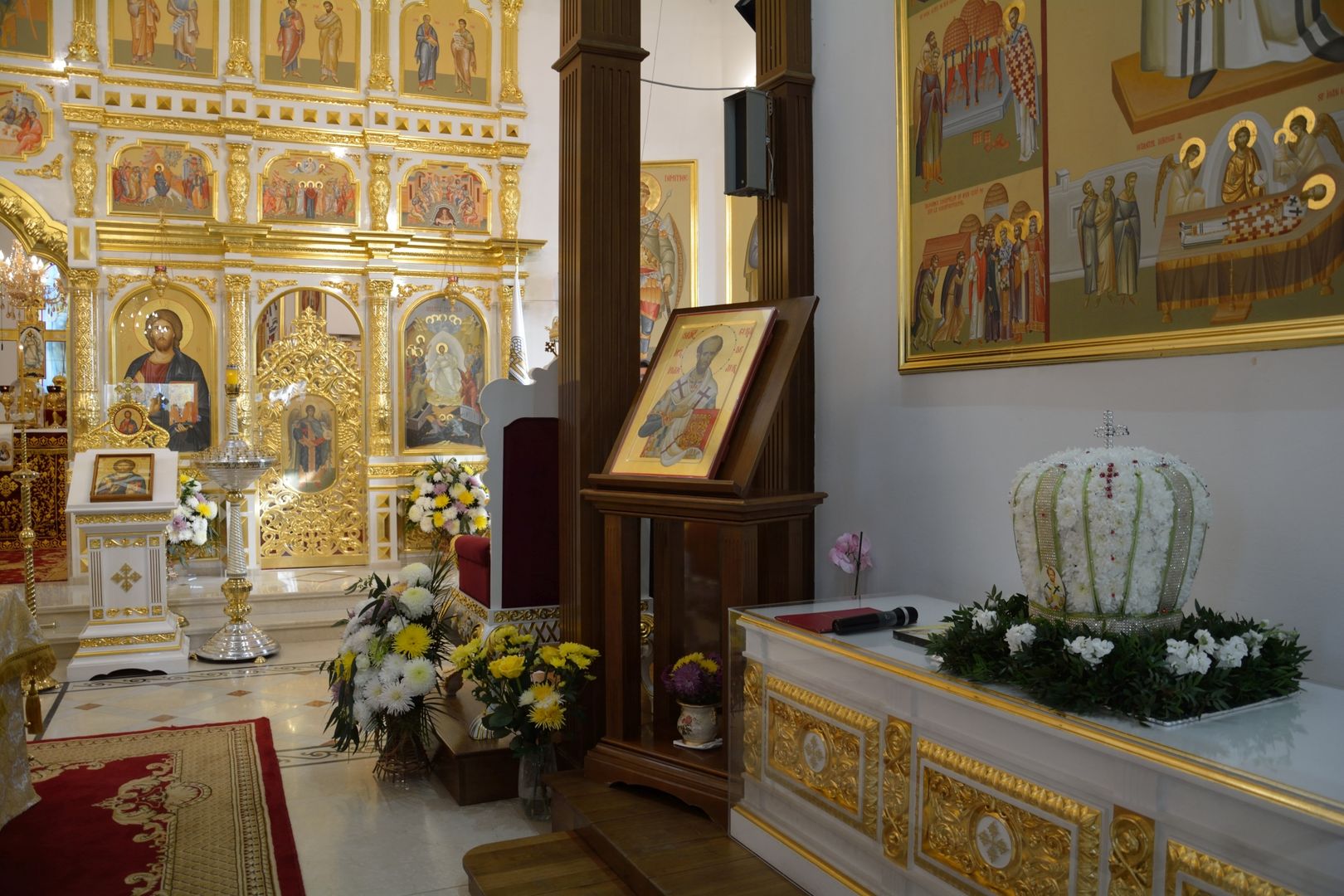 Paraclisul Catedralei Naționale: Racla cu moaștele Sfântului Ioan Gură de Aur a fost așezată spre închinare