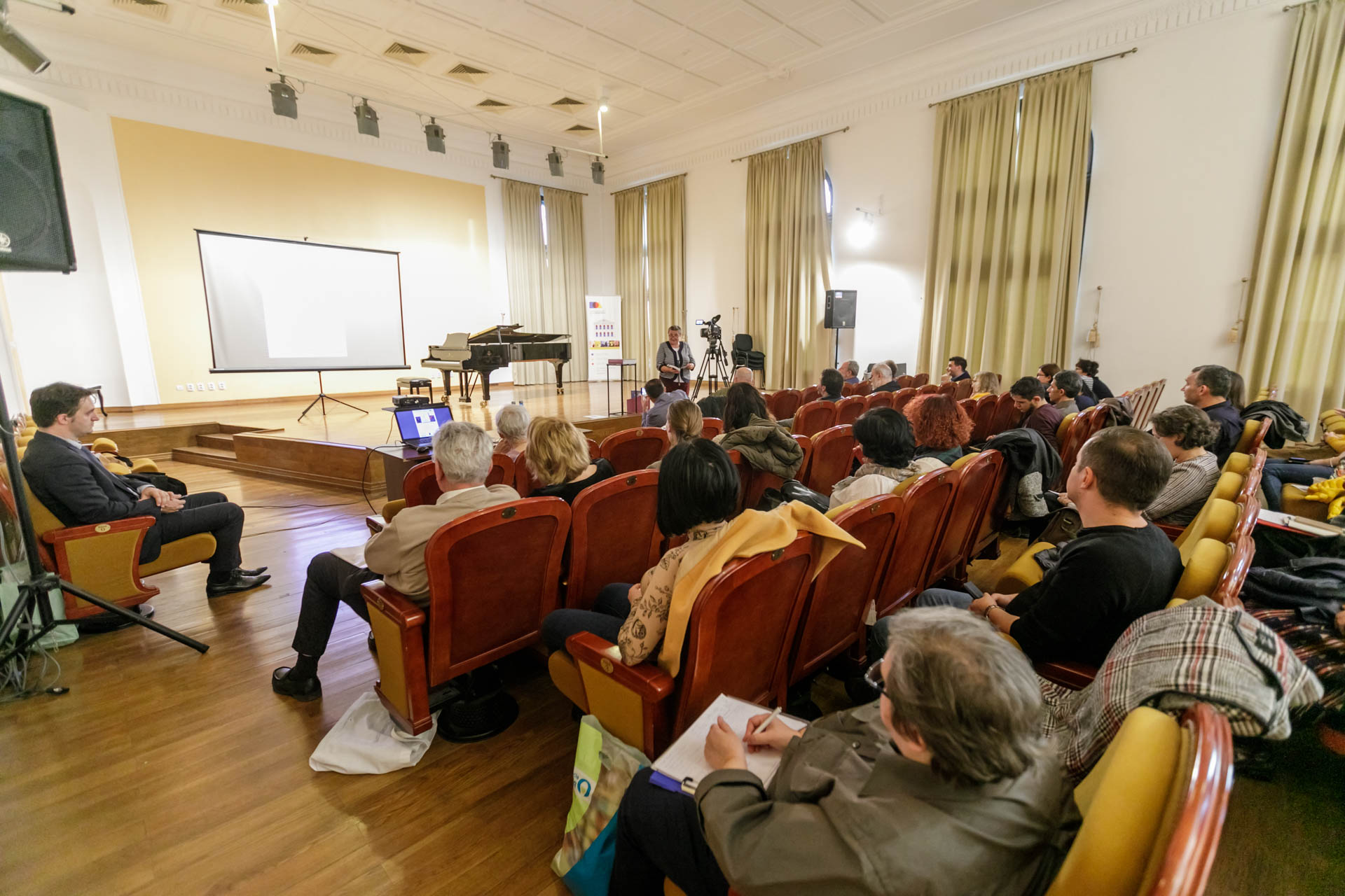 Foto: pr. Silviu Cluci Simpozionul Internațional „Anastasis. Artă și Cultură Medievală între Orient și Occident”, la final