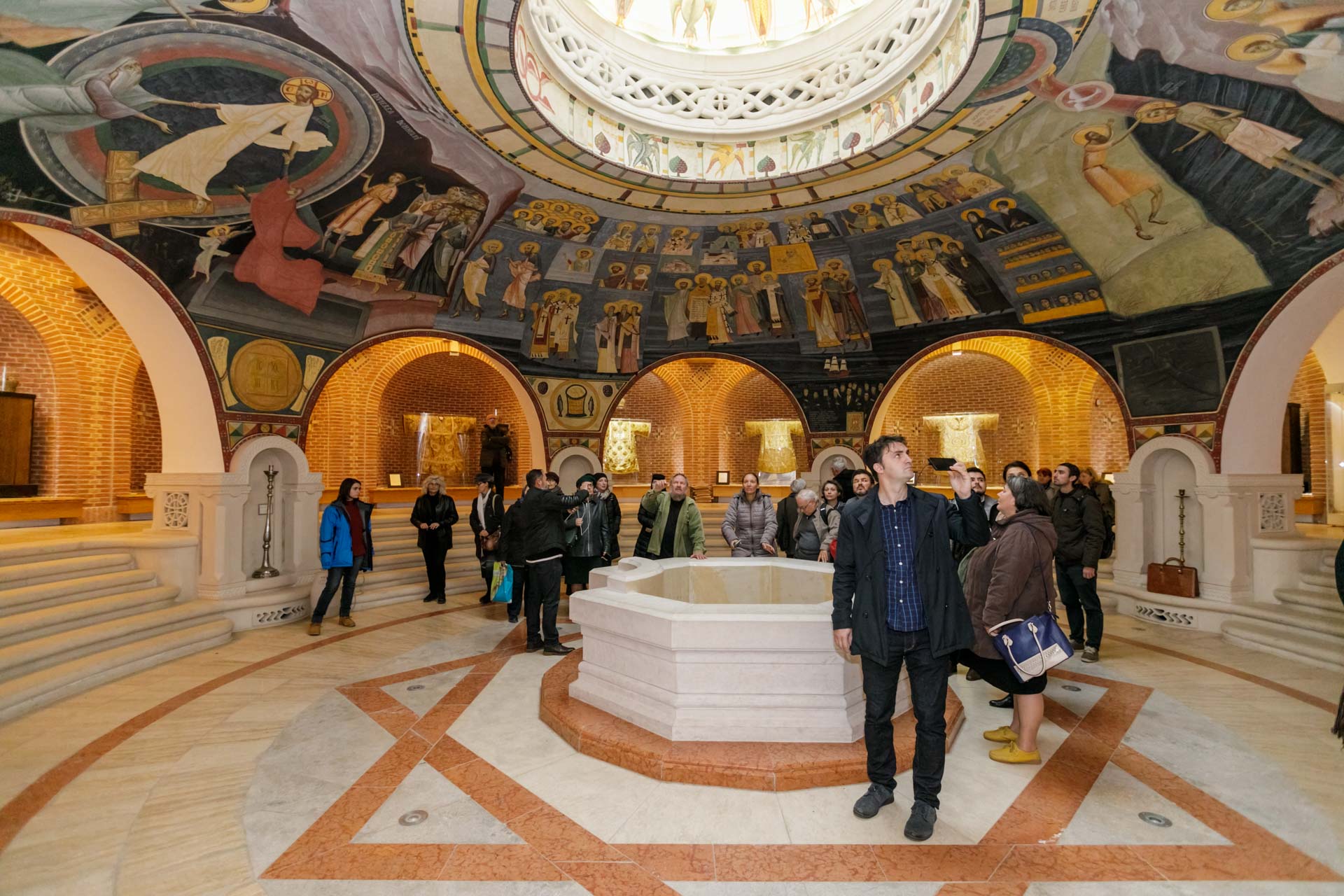 Foto: pr. Silviu Cluci Simpozionul Internațional „Anastasis. Artă și Cultură Medievală între Orient și Occident”, la final