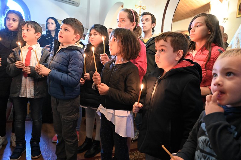Un nou slujitor al Altarului, hirotonit de PS Atanasie de Bogdania Un nou slujitor al Altarului, hirotonit de PS Atanasie de Bogdania