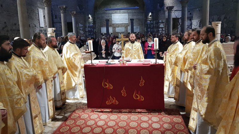 Slujire ortodoxă în Catacombele Sfintei Domitila din Roma