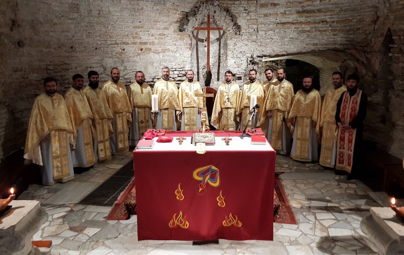Slujire ortodoxă în Catacombele Sfintei Domitila din Roma