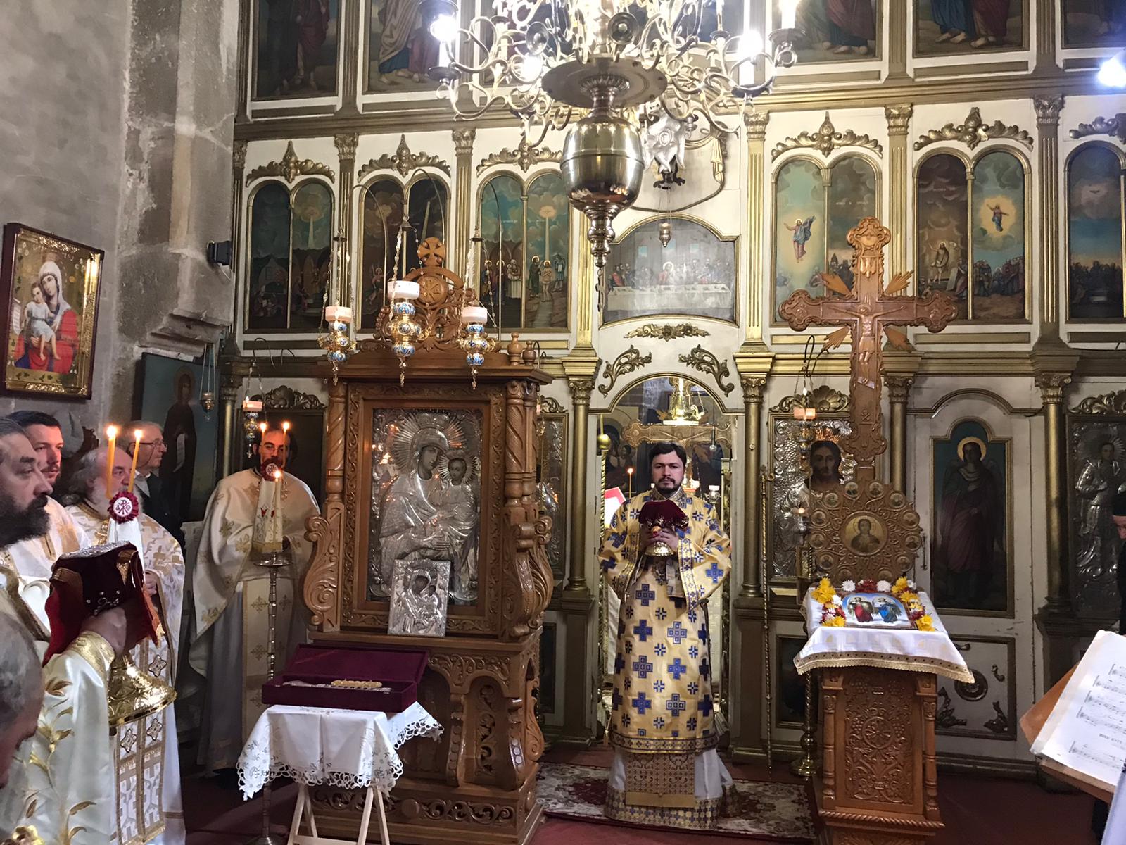 Părintele Episcop Veniamin a slujit la Mănăstirea Războieni - Neamț Părintele Episcop Veniamin a slujit la Mănăstirea Războieni - Neamț