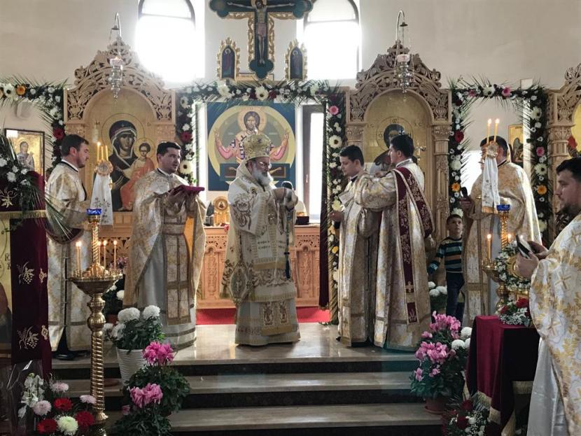 Liturghii arhiereşti în două parohii băcăuane Liturghii arhiereşti în două parohii băcăuane