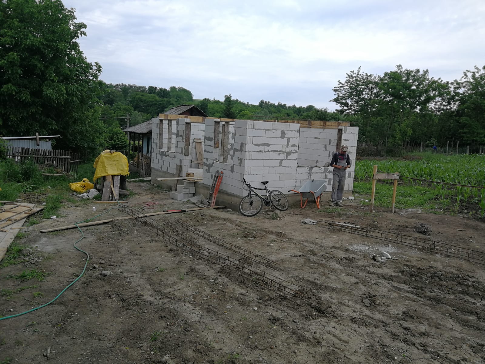 Casă pentru o familie nevoiaşă în Parohia Bărcu-Goşmani