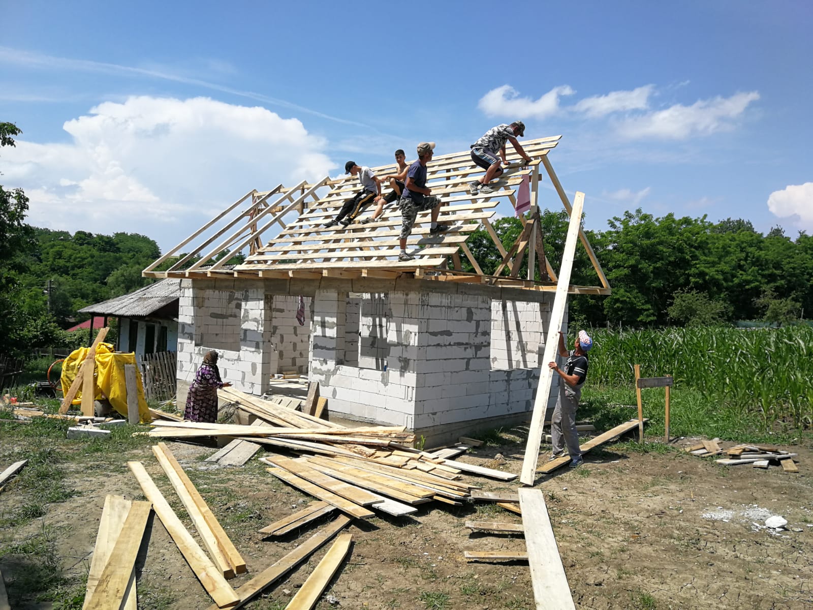 Casă pentru o familie nevoiaşă în Parohia Bărcu-Goşmani