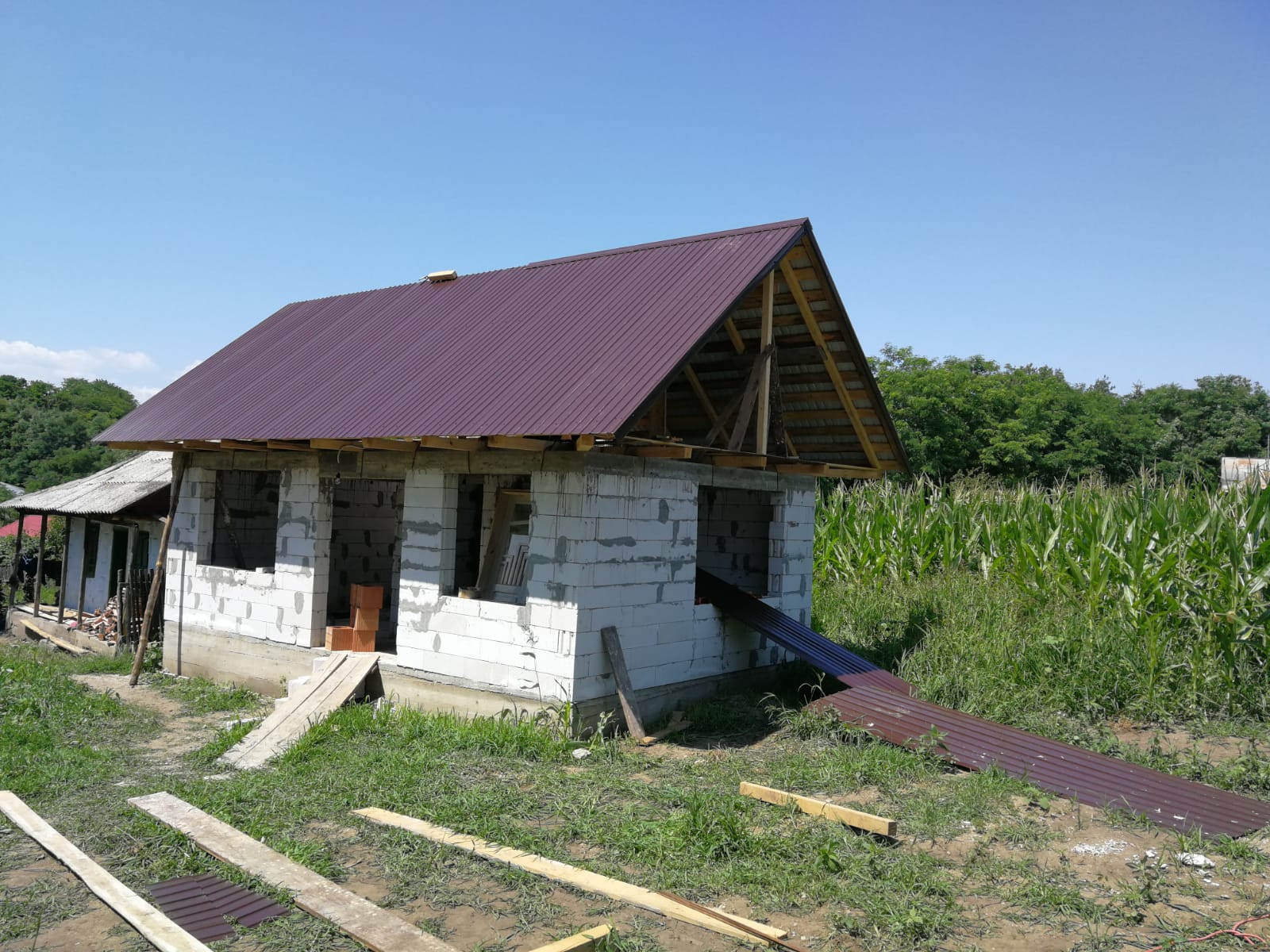 Casă pentru o familie nevoiaşă în Parohia Bărcu-Goşmani