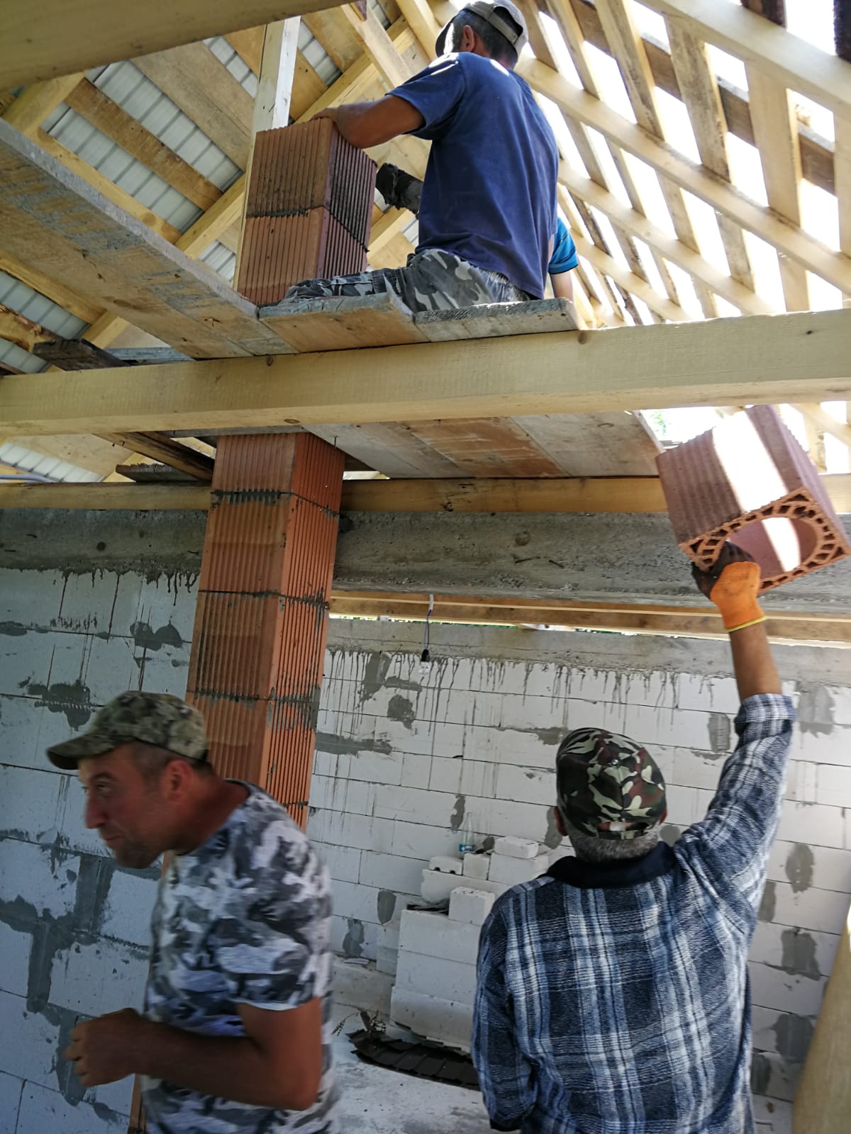 Casă pentru o familie nevoiaşă în Parohia Bărcu-Goşmani