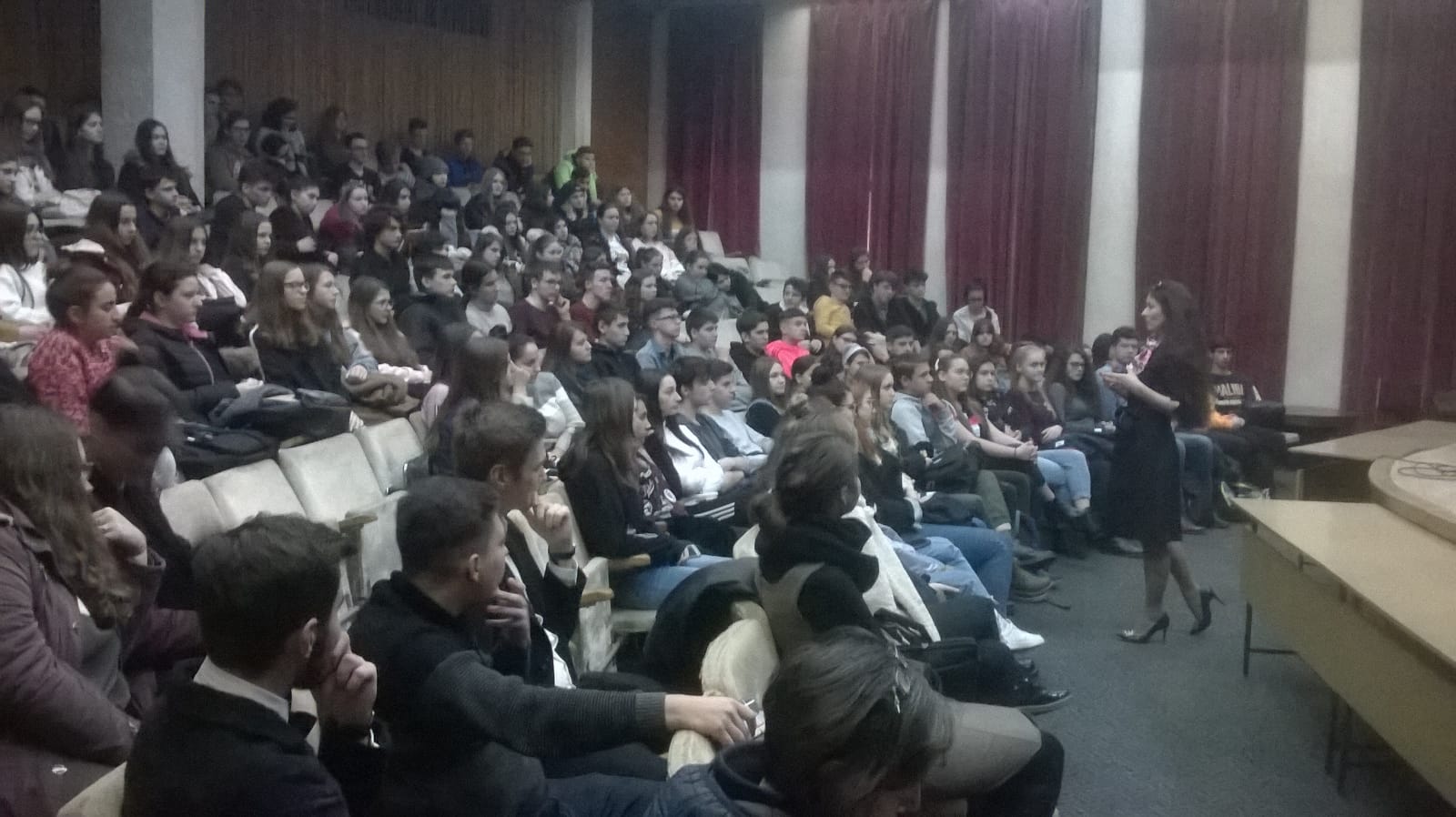 „Adolescența - comunicare și acceptare”, la Suceava