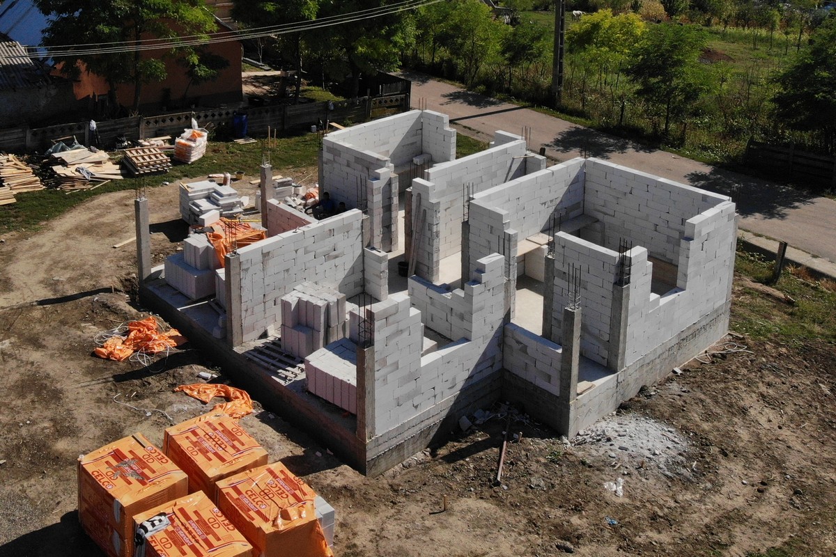 O familie nevoiașă din satul Ion Neculce se va muta într-o nouă casă