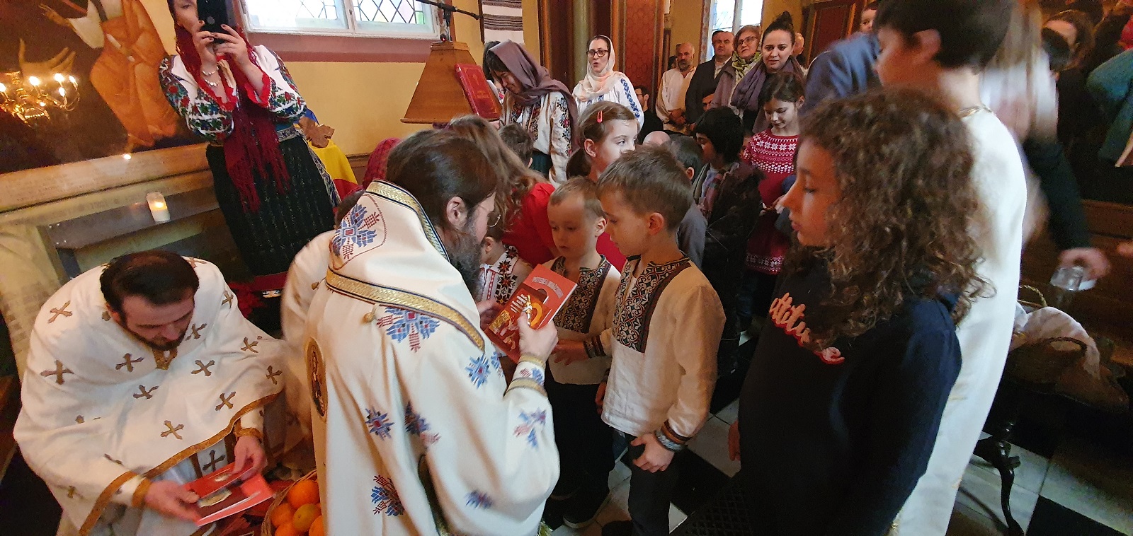 Concerte de colinde în Episcopia Europei de Nord dedicate familiei Smicală