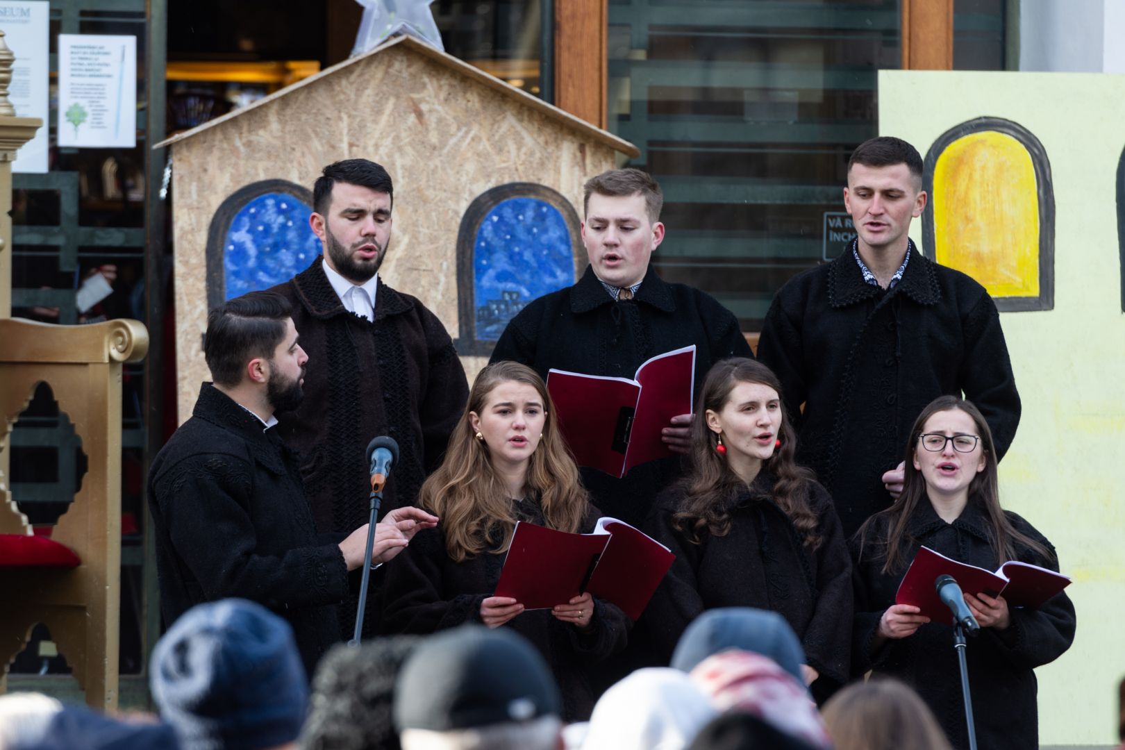 Slujire arhierească și concert de colinde în a treia zi de Crăciun la Mănăstirea Putna Slujire arhierească și concert de colinde în a treia zi de Crăciun la Mănăstirea Putna