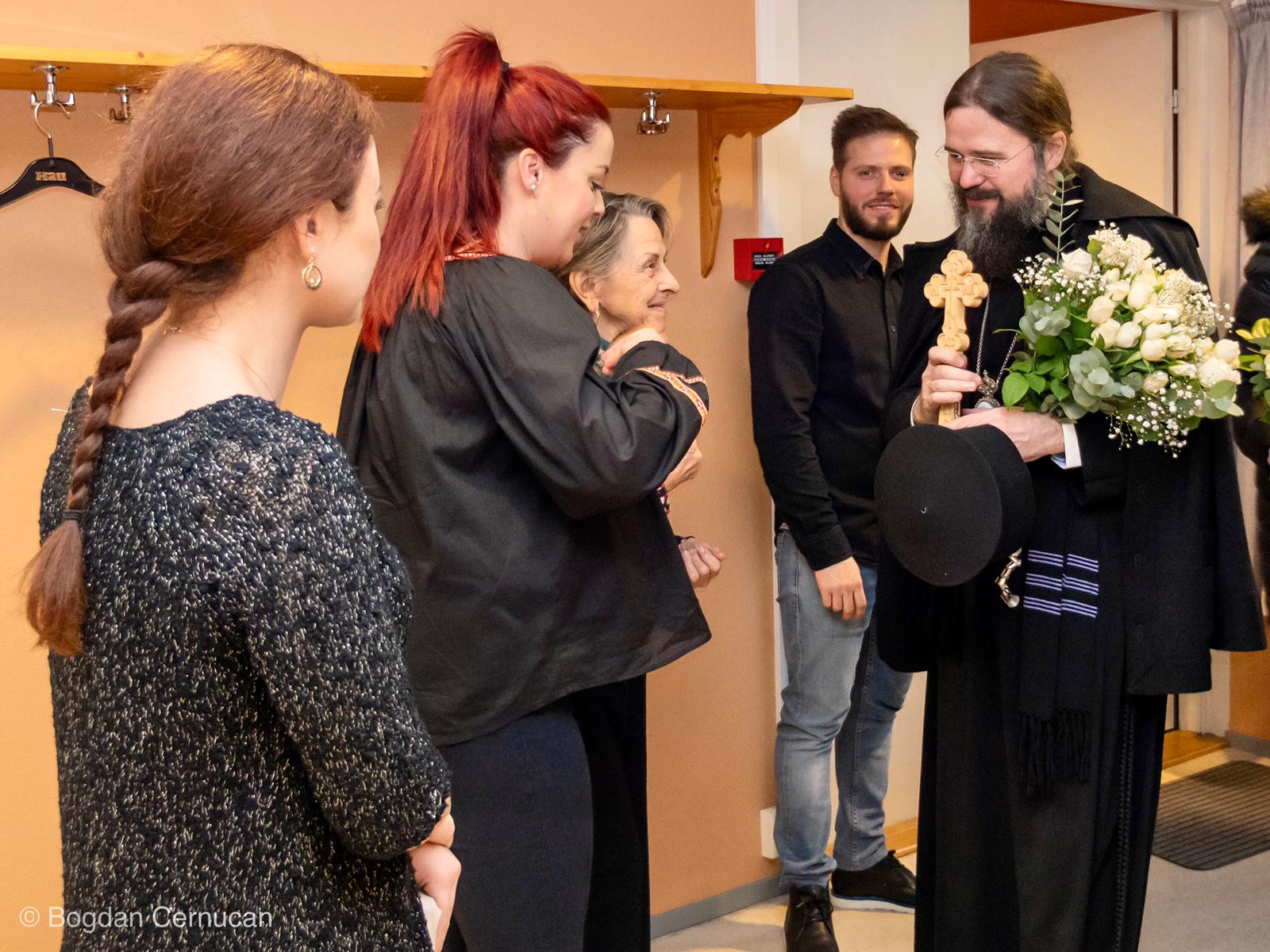 Foto: Bogdan Cernucan Daruri de Crăciun din Episcopia Europei de Nord, pentru copilașii sărmani din România