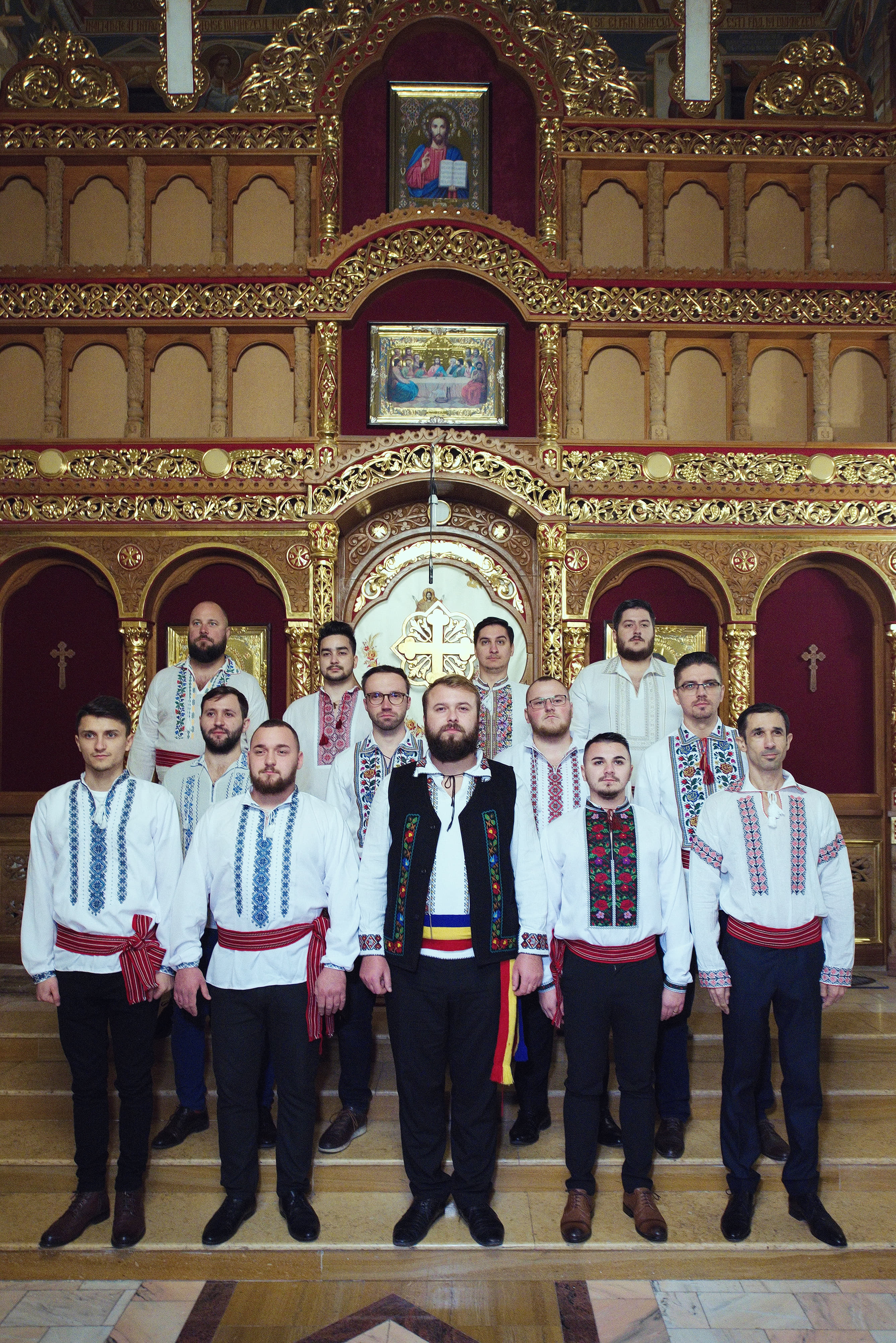 Corul „Sfântul Ioan Rusul” cântă pentru „Cutia cu papucei”