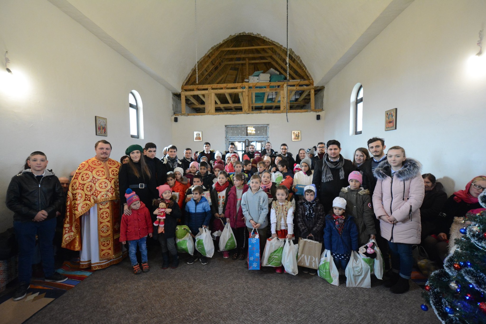 „Cutia cu papucei pentru Ei”, la Parohia Urșița