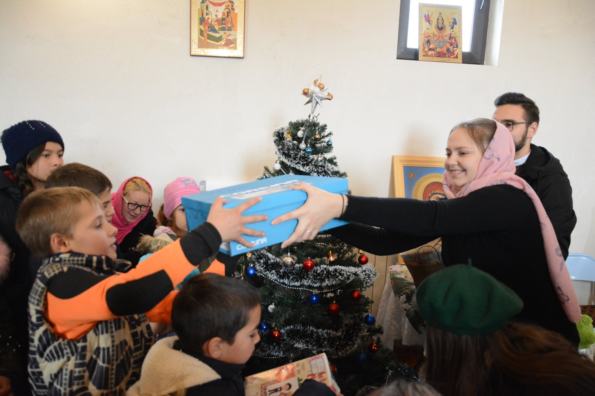 „Cutia cu papucei pentru Ei”, la Parohia Urșița