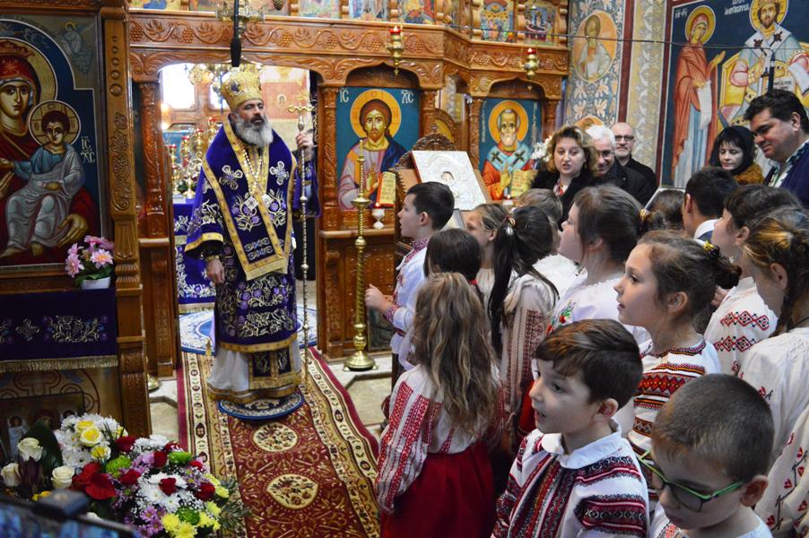 Hramul Parohiei „Sfântul Nicolae” - Mogoşeşti, serbat prin Liturghie arhierească