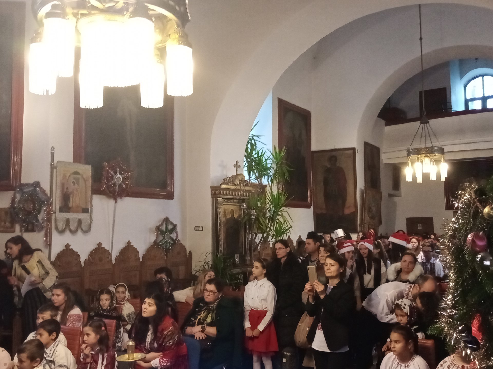 La Biserica „Toma Cozma” a avut loc cea de-a IV-a ediție a Festivalului-Concurs „E vremea colindelor!”