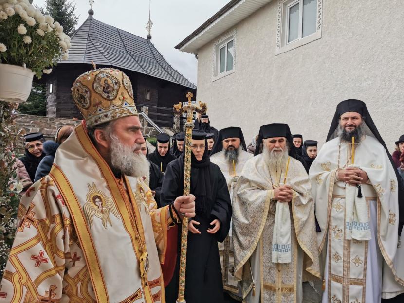 Liturghii arhiereşti la Ciolpani şi la Roman Liturghii arhiereşti la Ciolpani şi la Roman