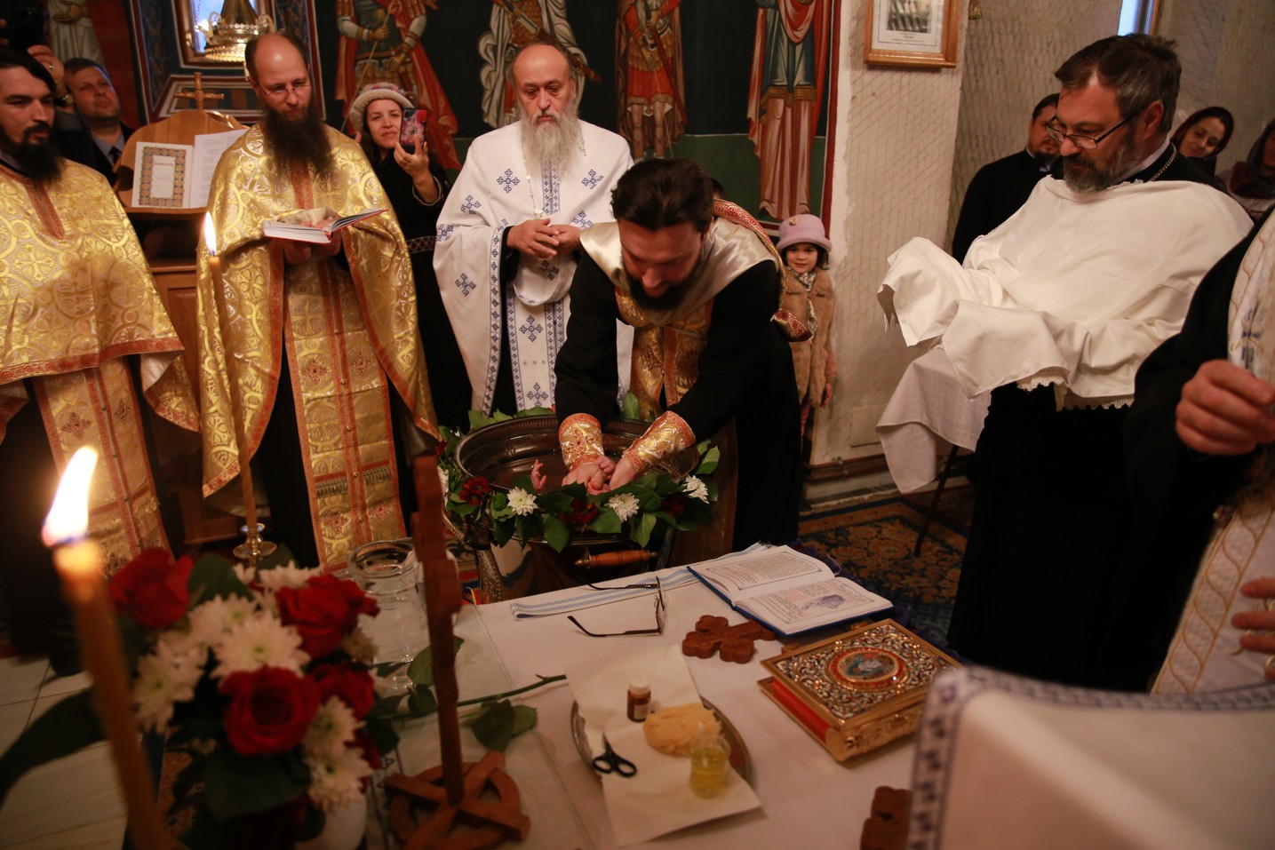 IPS Mitropolit Teofan a săvârșit Taina Botezului pentru pruncii Filoteia Smeu și Nectarie Bolohan