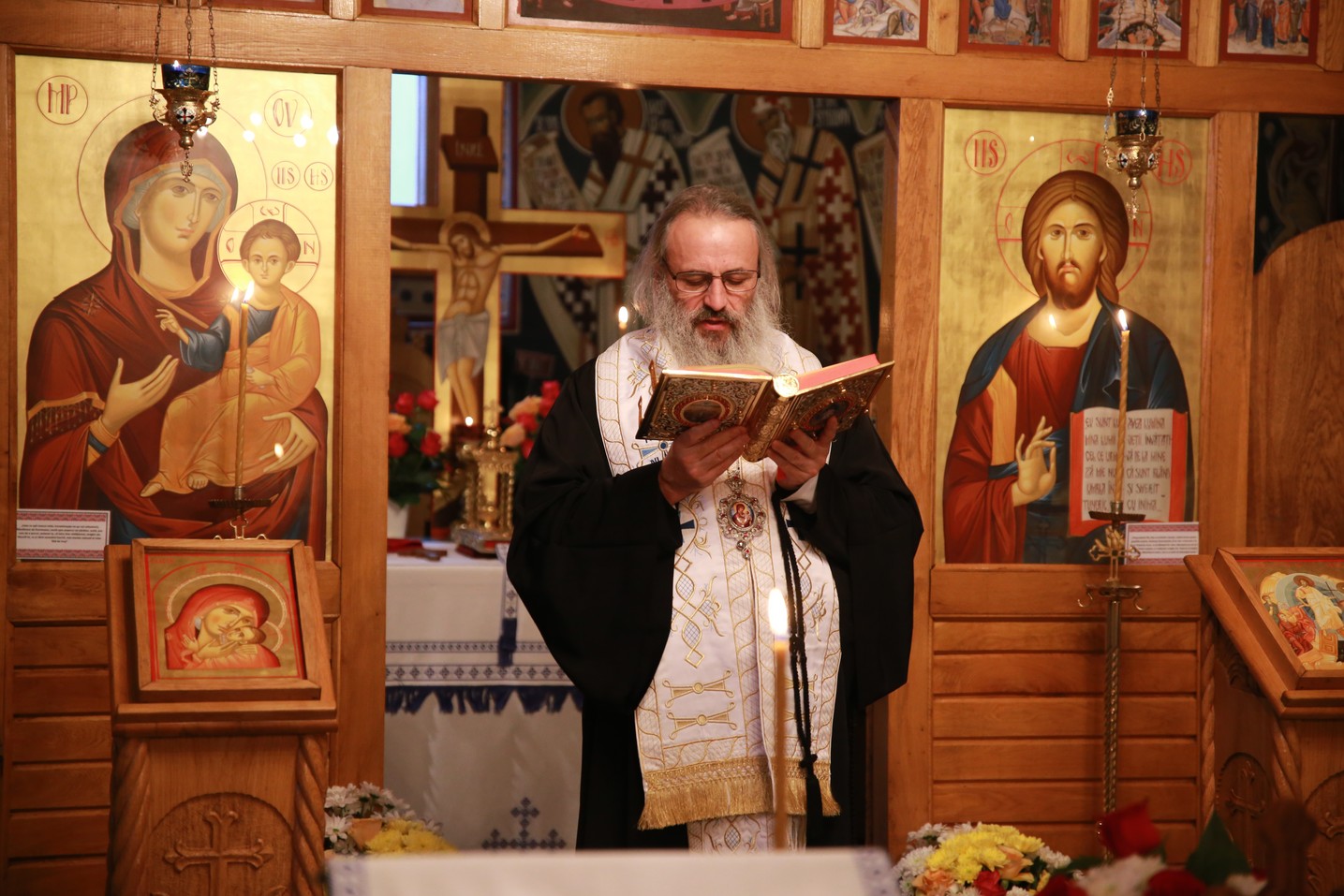 IPS Mitropolit Teofan a săvârșit Taina Botezului pentru pruncii Filoteia Smeu și Nectarie Bolohan