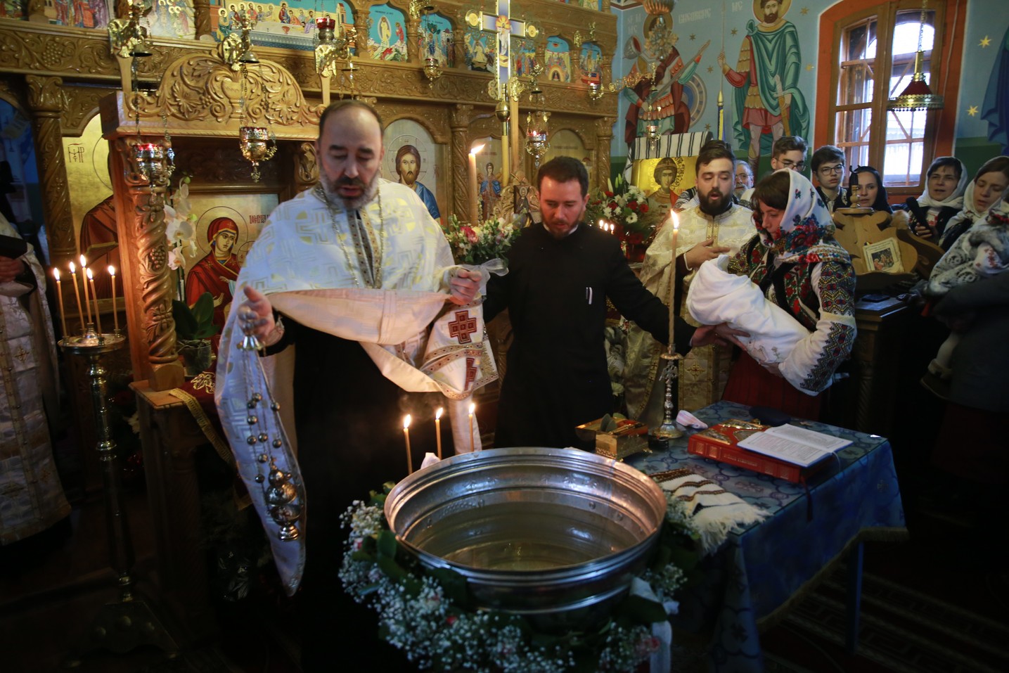 IPS Mitropolit Teofan a săvârșit Taina Botezului pentru pruncii Filoteia Smeu și Nectarie Bolohan