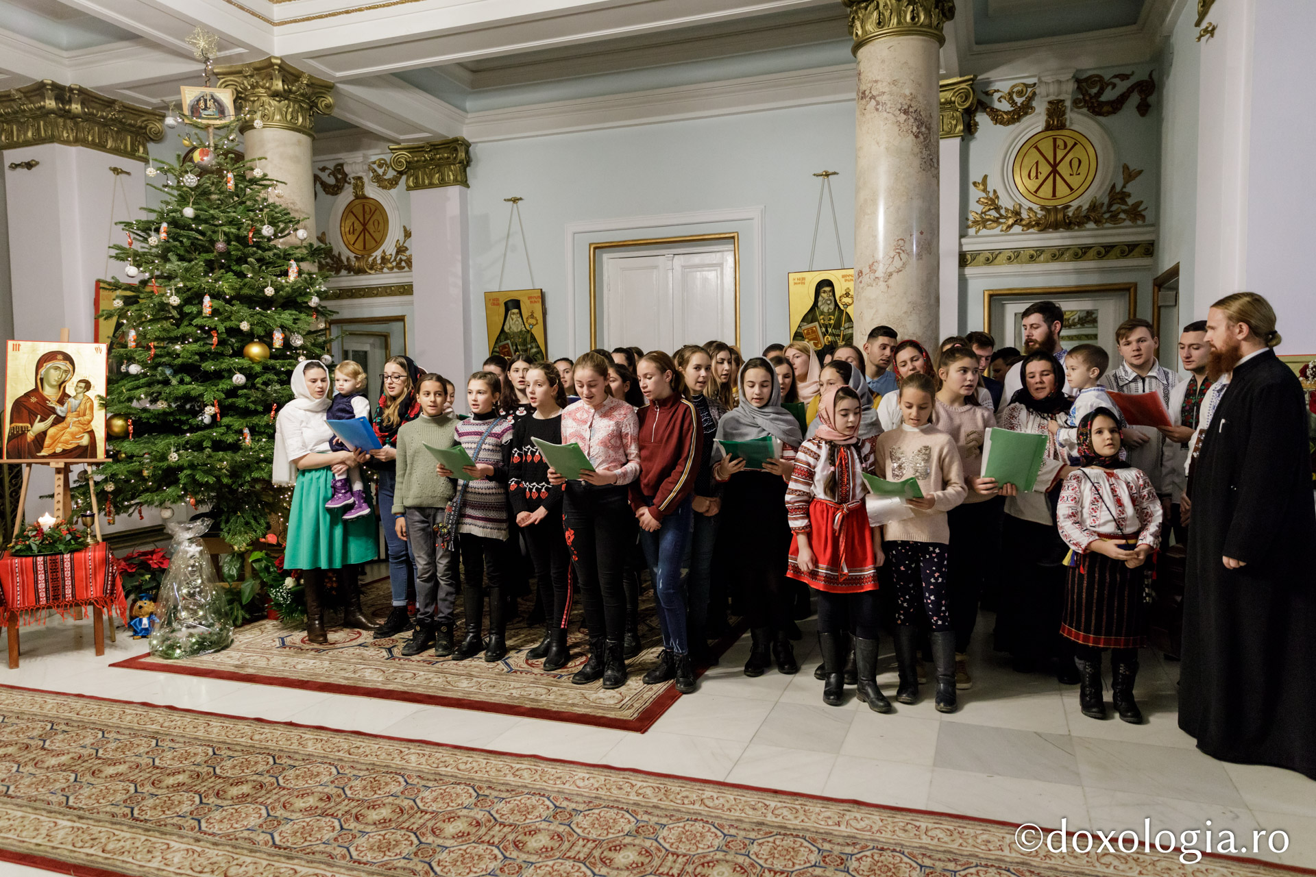 Parohia Liteni-Belcești – Colindători la Reședința Mitropolitană 2019