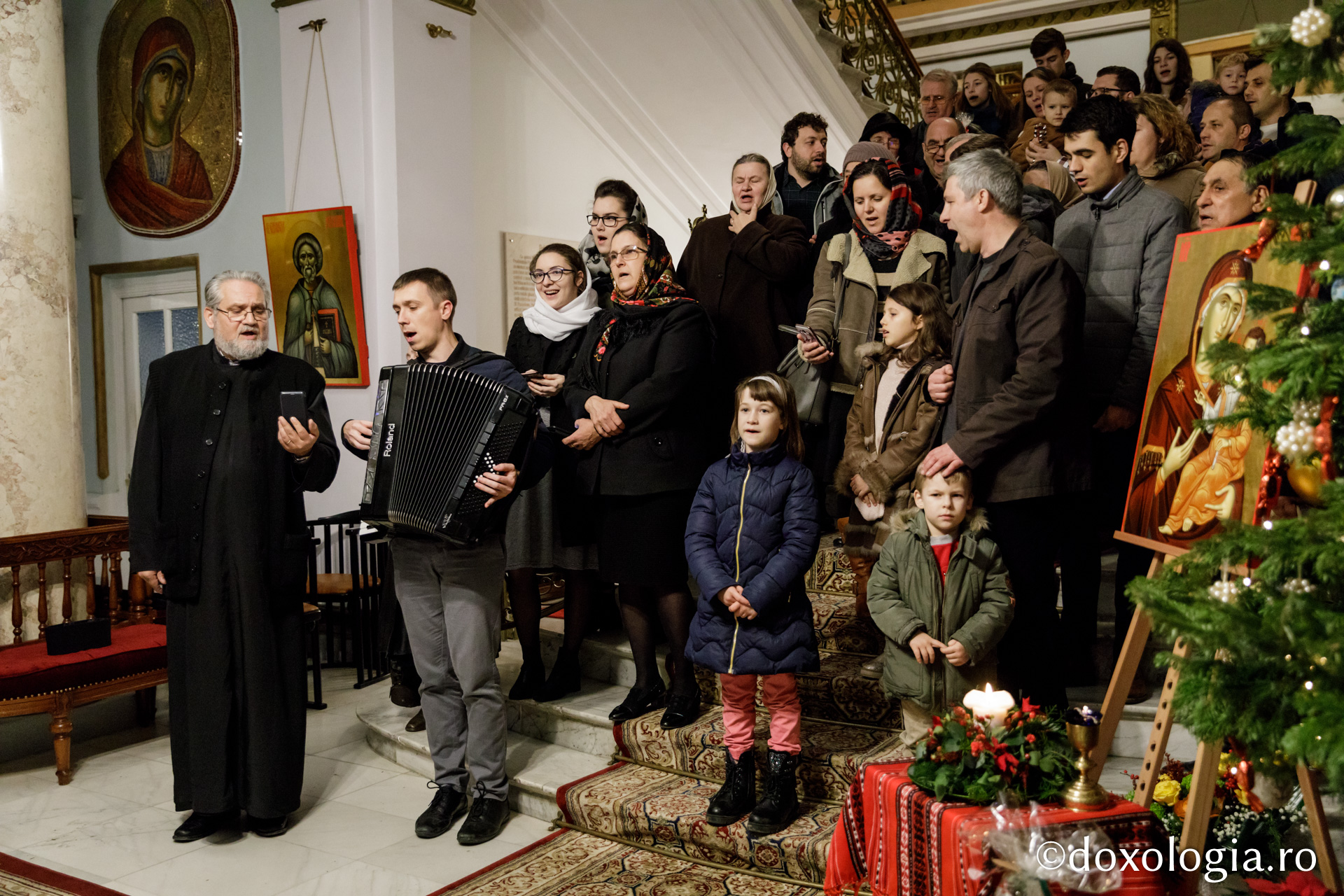 Parohia Curelari – Colindători la Reședința Mitropolitană 2019