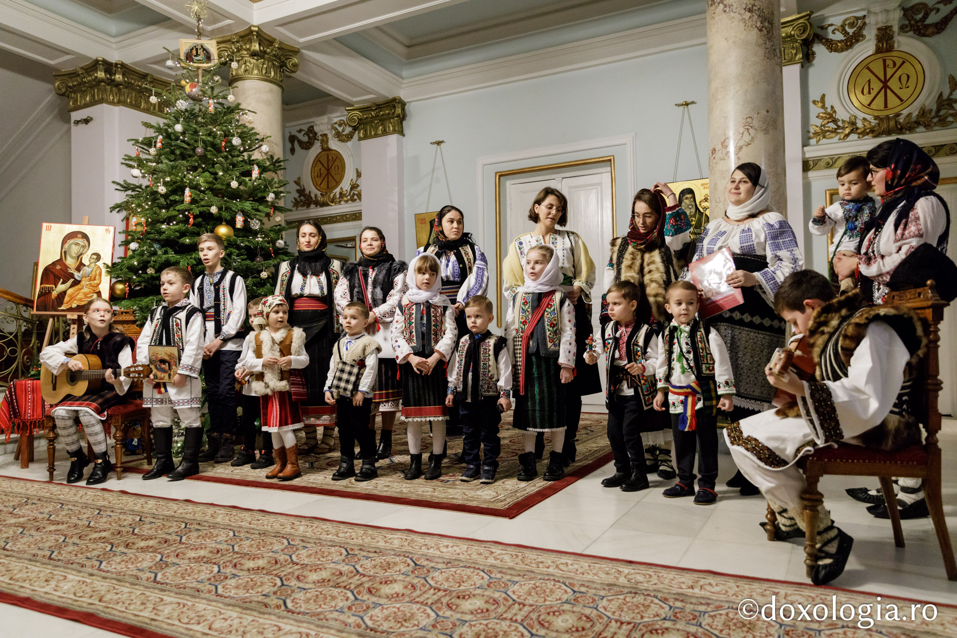 Corala diaconițelor și protopsalților Catedralei Mitropolitane Iași – Colindători la Reședința Mitropolitană 2019